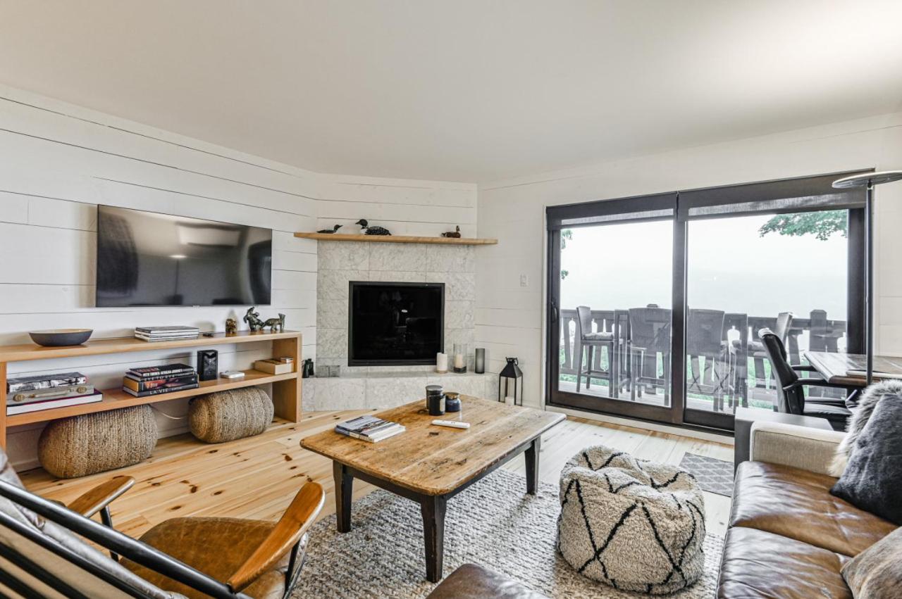 454 Hotel du Lac - Cozy 2BR Condo w Stunning Mountain & Lake Views