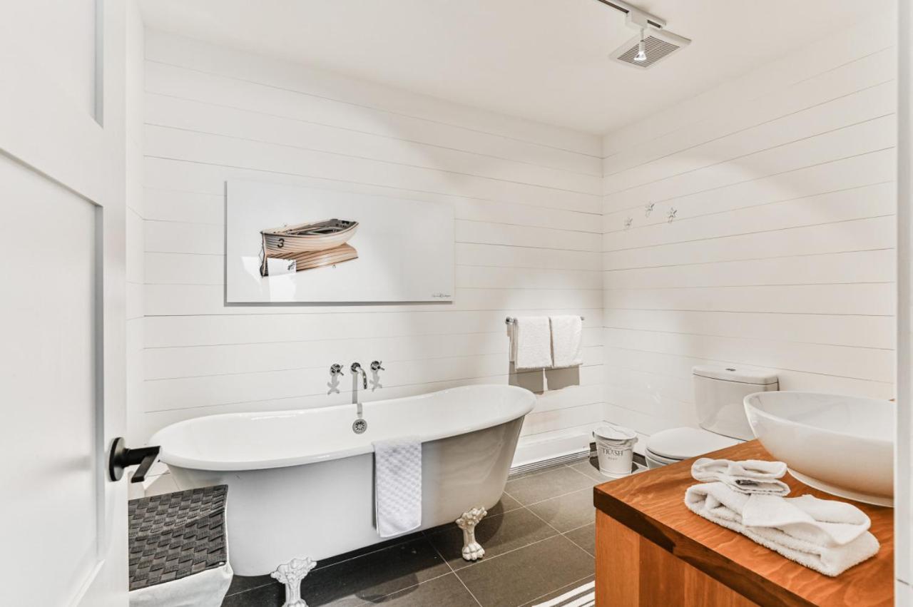 454 Hotel du Lac - Cozy 2BR Condo w Stunning Mountain & Lake Views