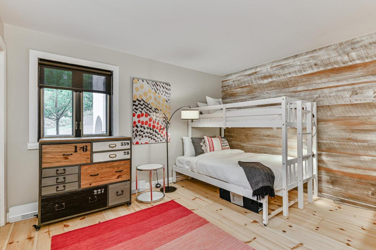 454 Hotel du Lac - Cozy 2BR Condo w Stunning Mountain & Lake Views