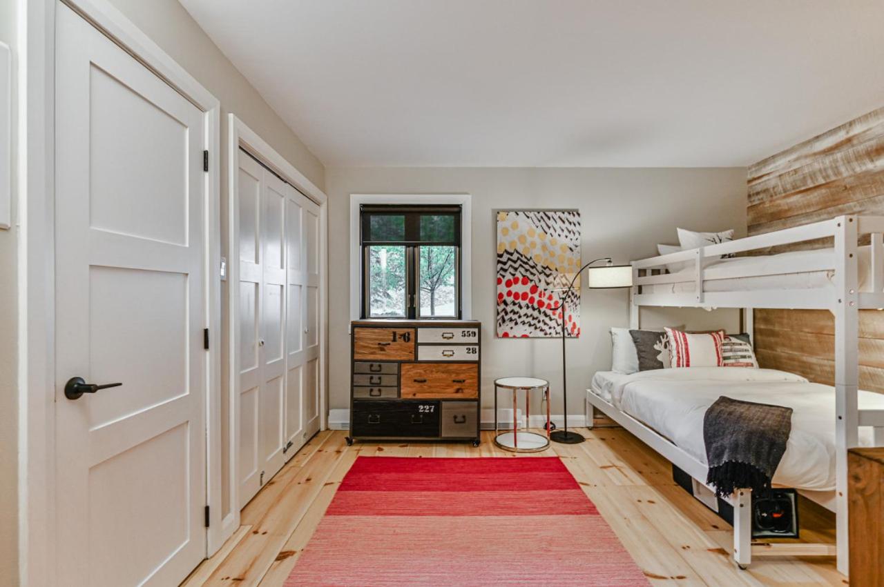 454 Hotel du Lac - Cozy 2BR Condo w Stunning Mountain & Lake Views