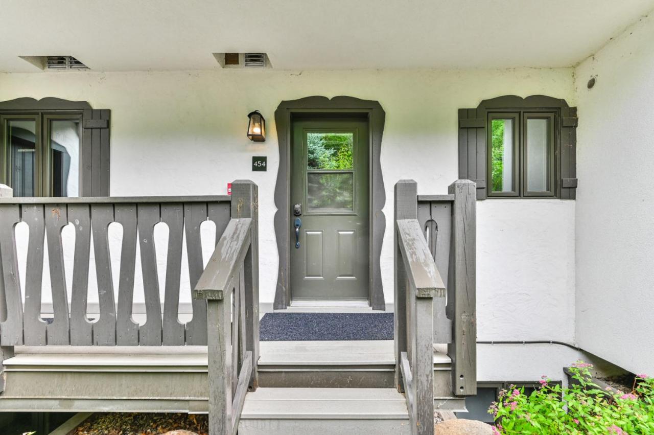 454 Hotel du Lac - Cozy 2BR Condo w Stunning Mountain & Lake Views