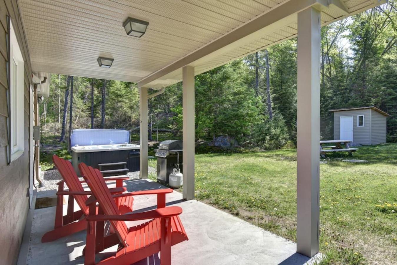 46 Impasse - Lac Superior Getaway 3BR Home w Hot Tub