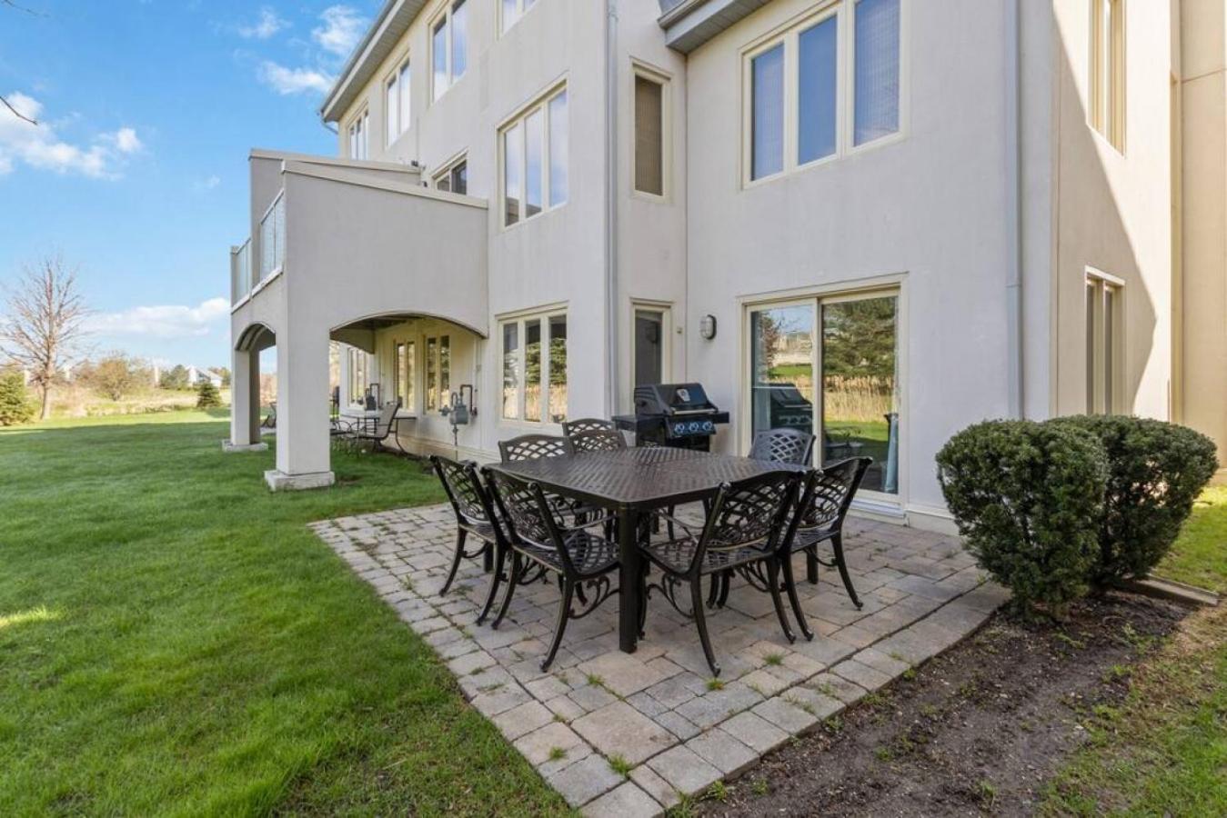3BR Bright Mountain View Condo at Blue on Monterra