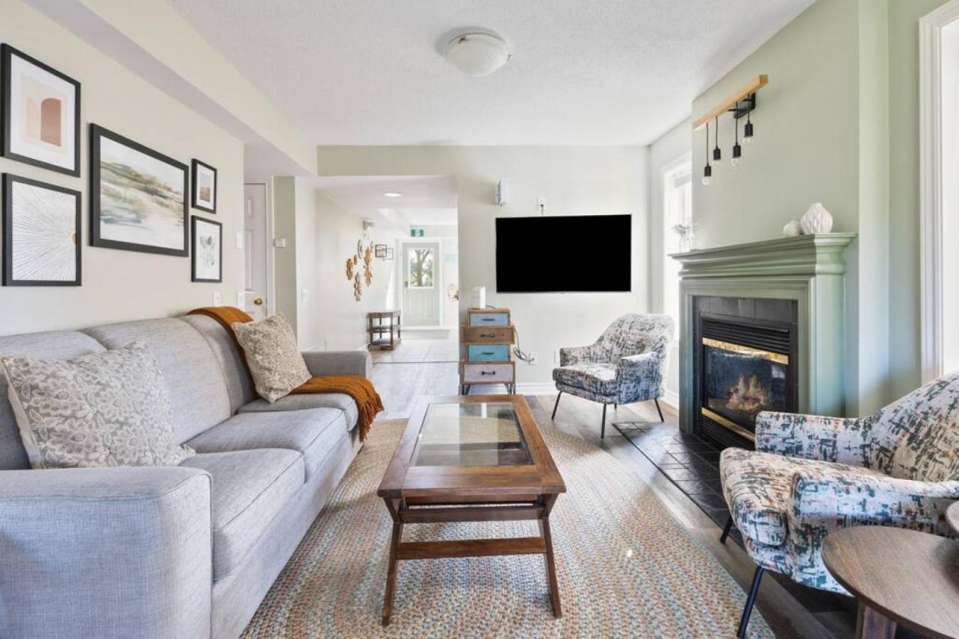 3BR Bright Mountain View Condo at Blue on Monterra