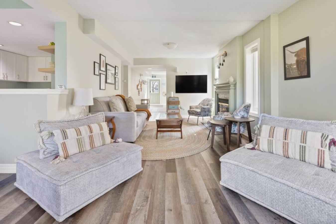 3BR Bright Mountain View Condo at Blue on Monterra