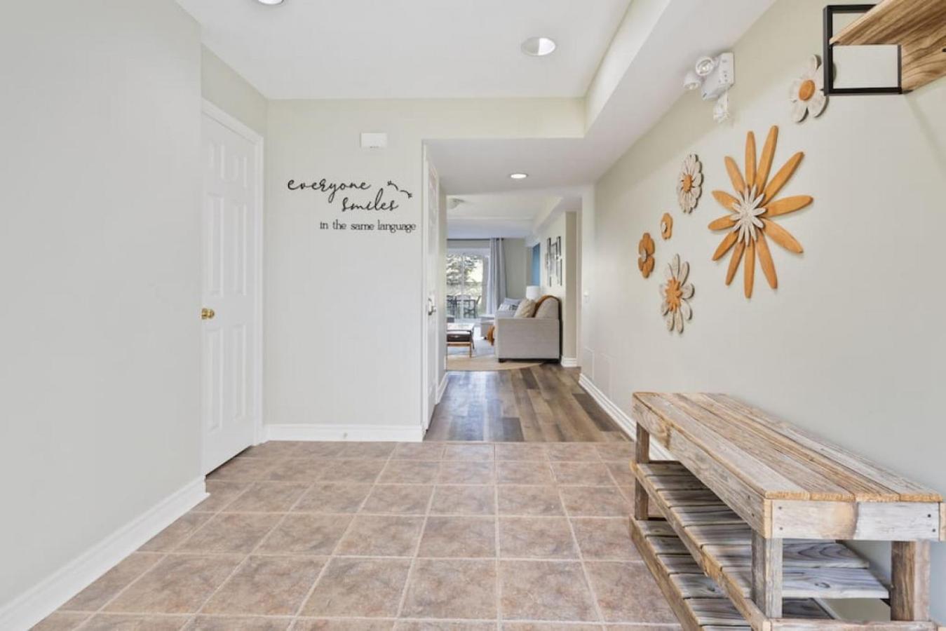3BR Bright Mountain View Condo at Blue on Monterra