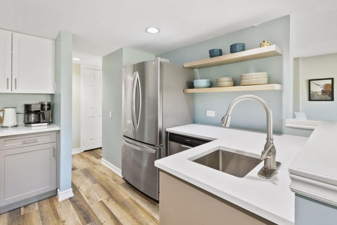 3BR Bright Mountain View Condo at Blue on Monterra