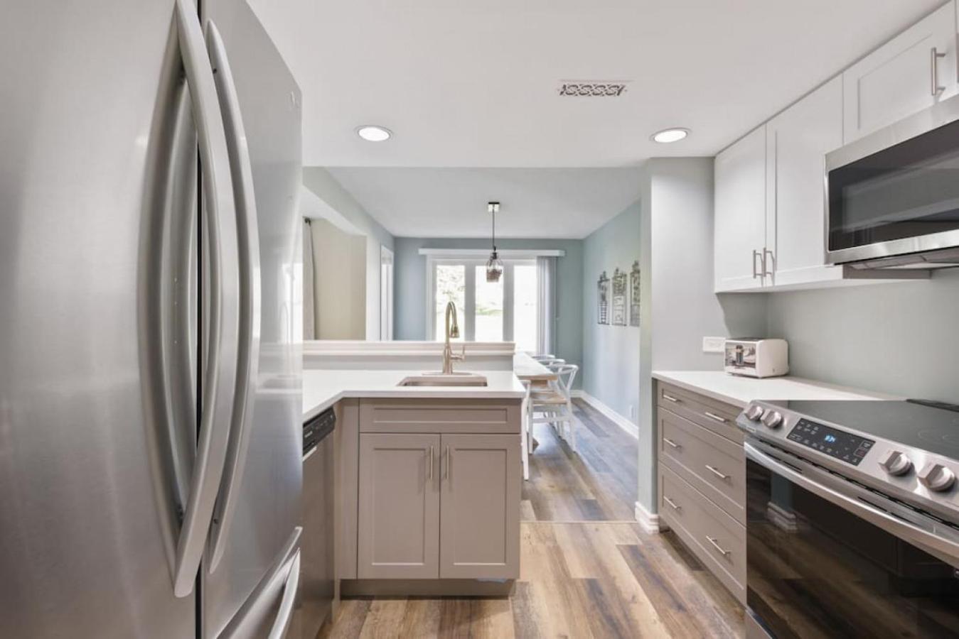 3BR Bright Mountain View Condo at Blue on Monterra