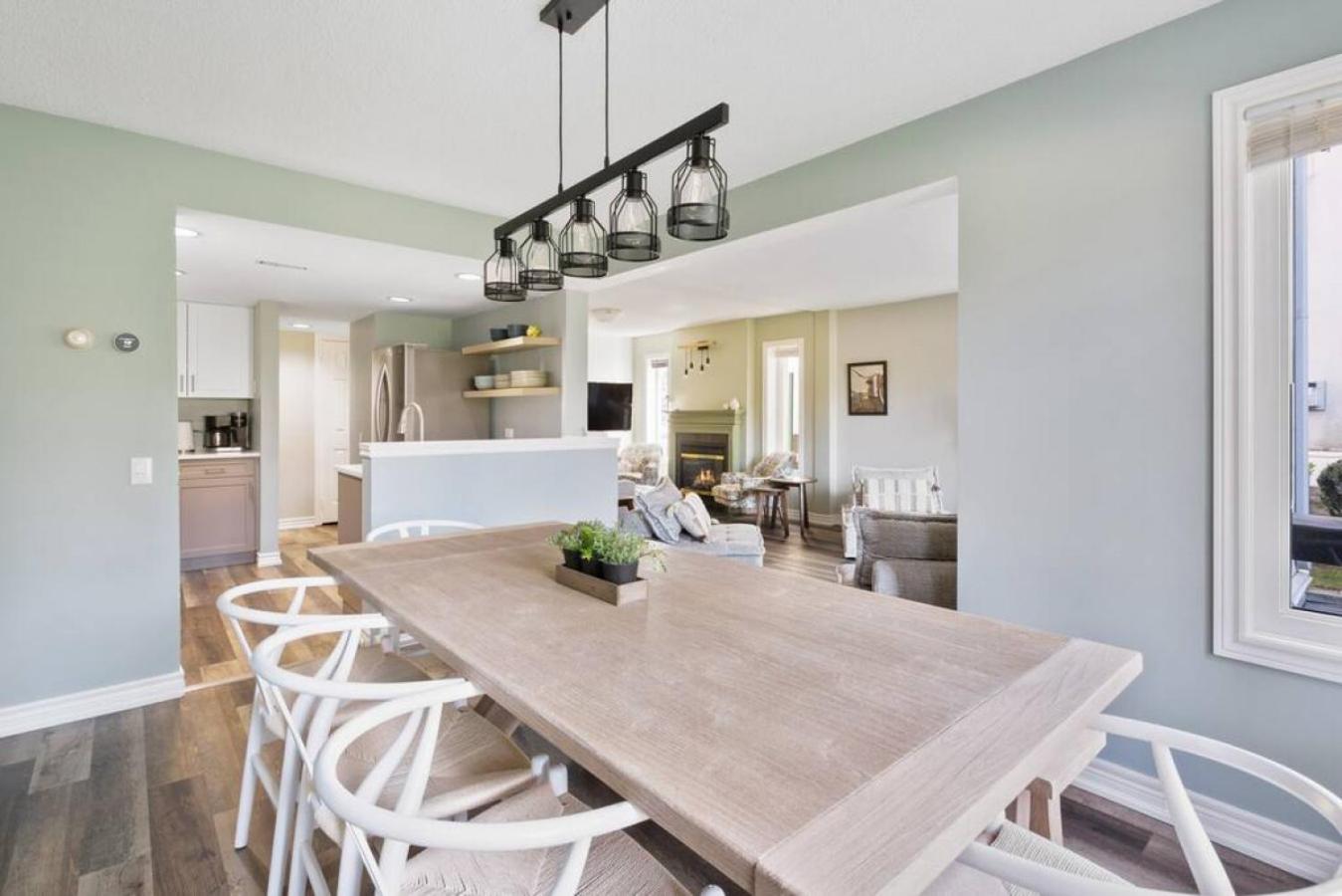 3BR Bright Mountain View Condo at Blue on Monterra