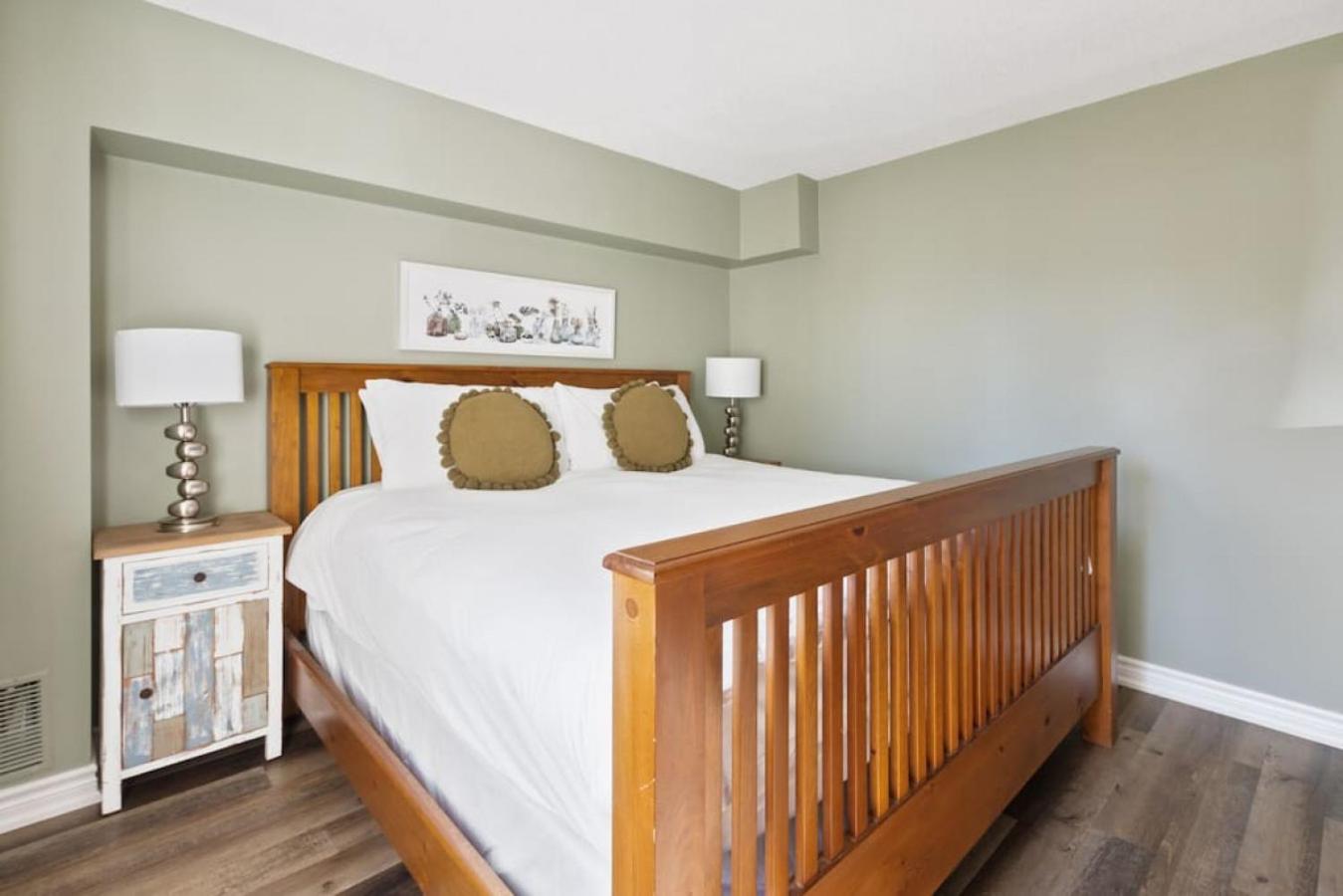 3BR Bright Mountain View Condo at Blue on Monterra