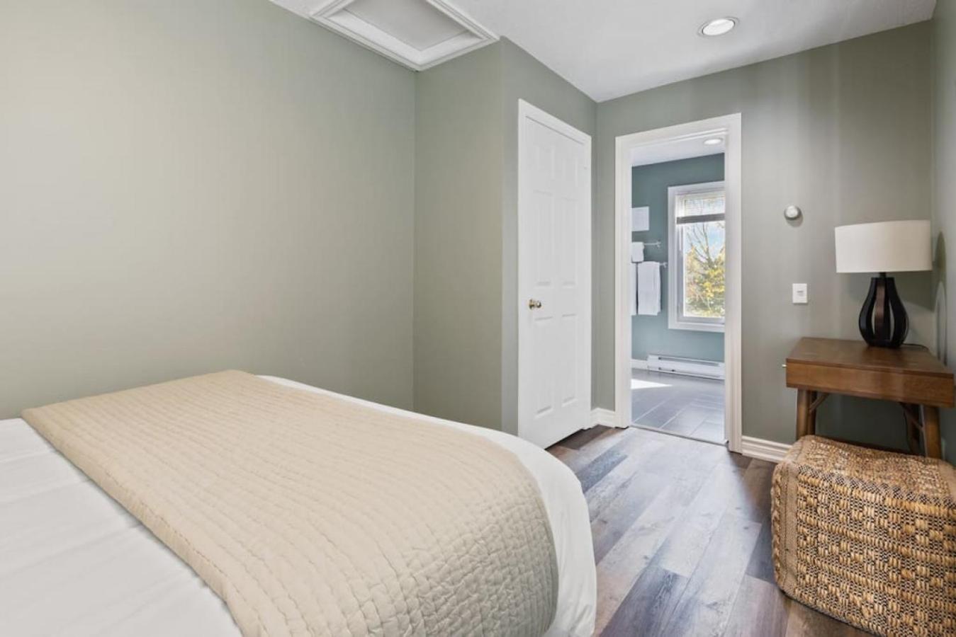 3BR Bright Mountain View Condo at Blue on Monterra
