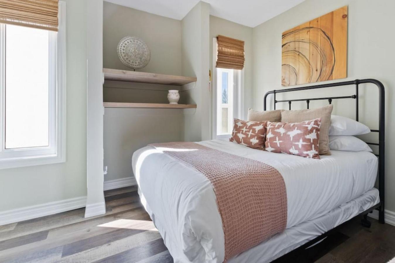 3BR Bright Mountain View Condo at Blue on Monterra