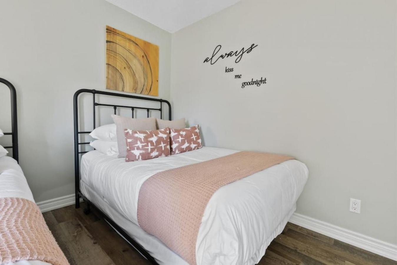 3BR Bright Mountain View Condo at Blue on Monterra