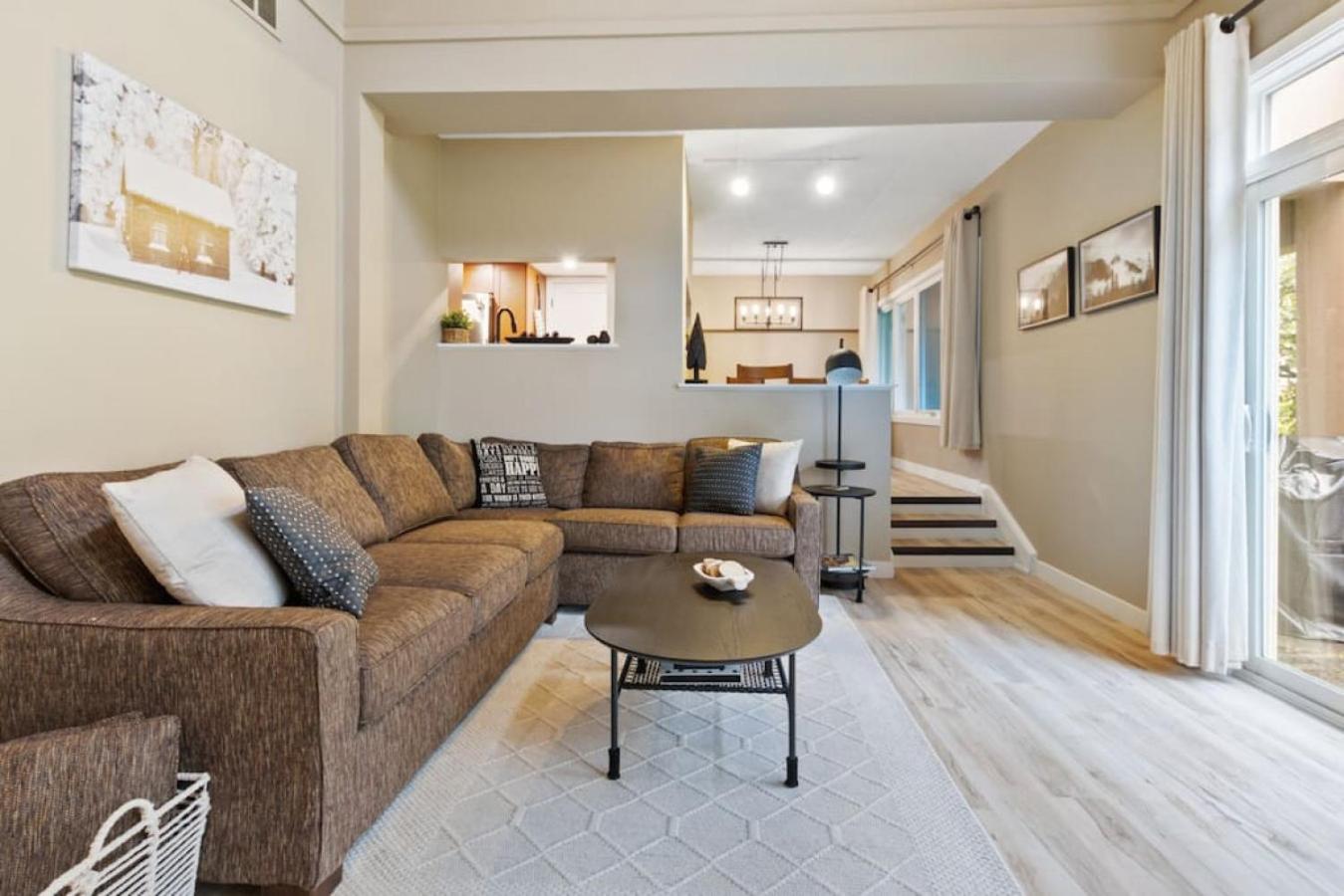 4 Bedrm Blue Mtn Condo w Sauna on Golf Course