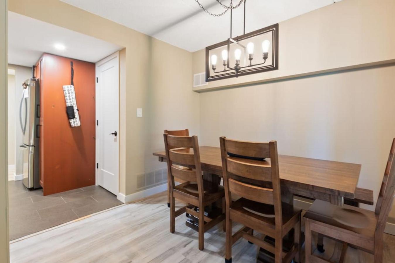 4 Bedrm Blue Mtn Condo w Sauna on Golf Course