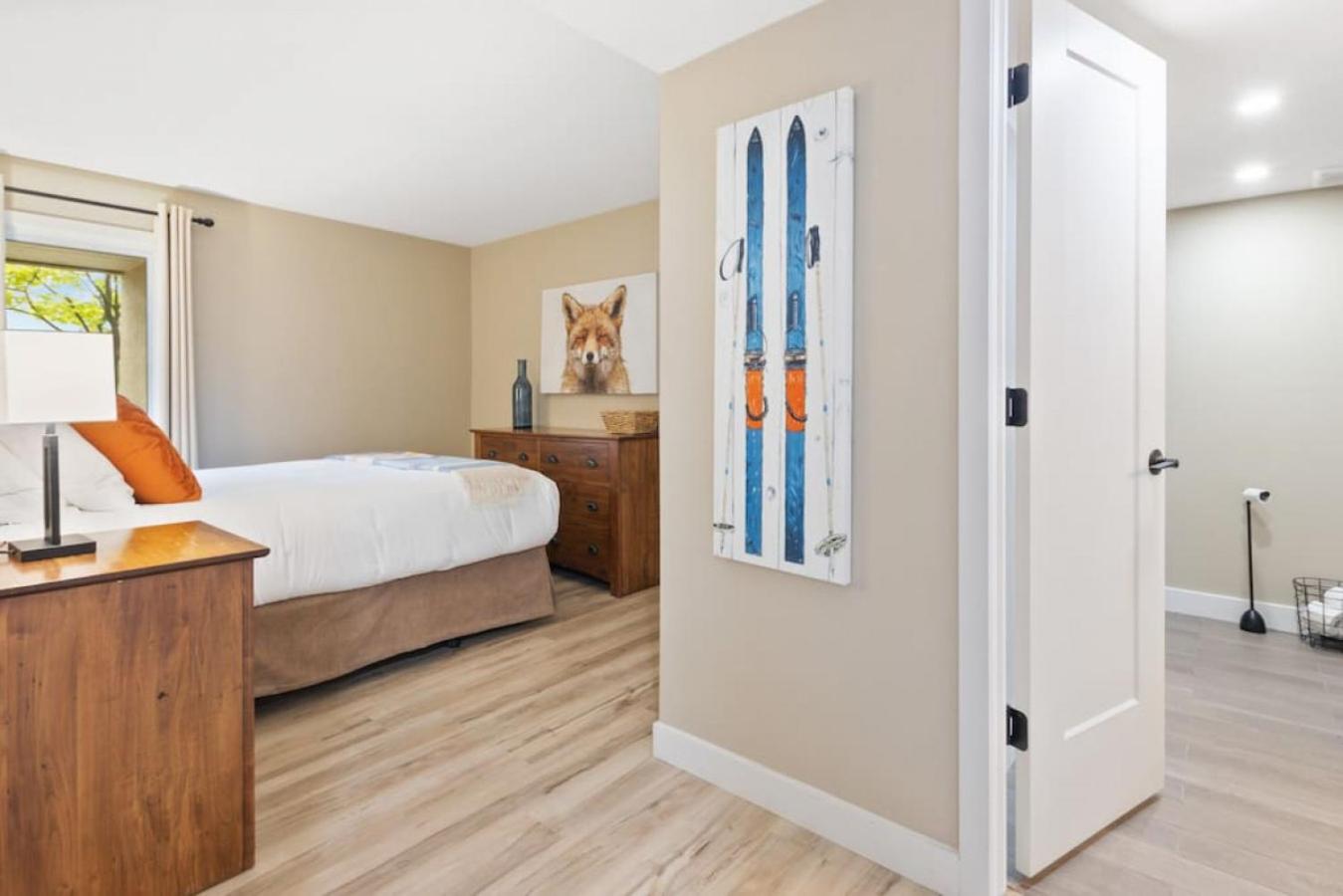 4 Bedrm Blue Mtn Condo w Sauna on Golf Course