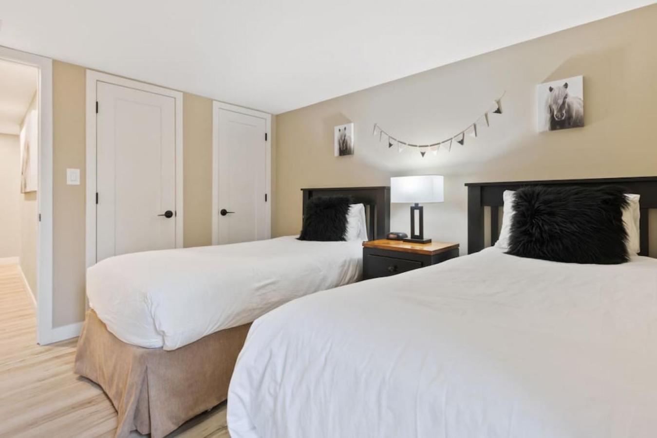 4 Bedrm Blue Mtn Condo w Sauna on Golf Course