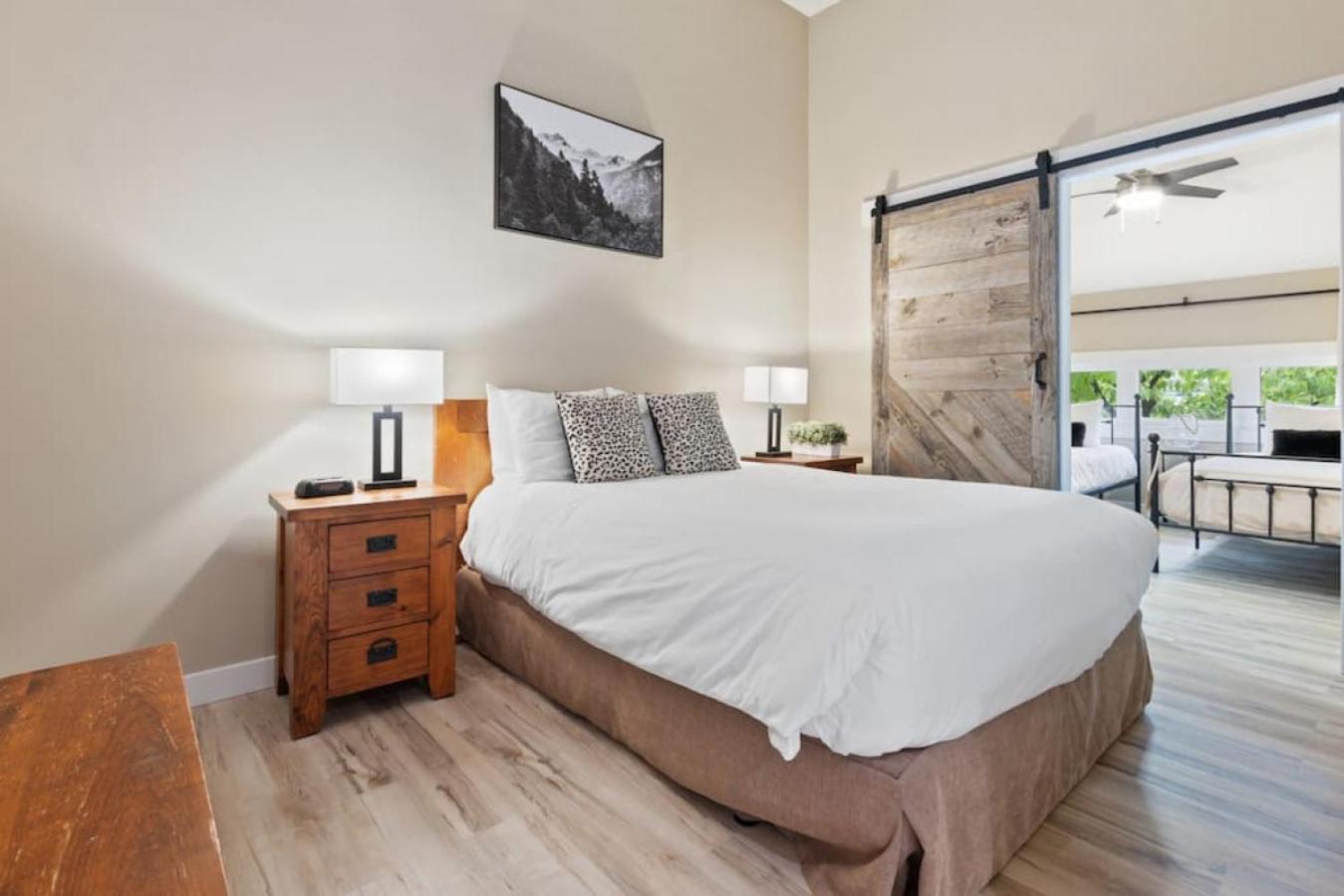 4 Bedrm Blue Mtn Condo w Sauna on Golf Course