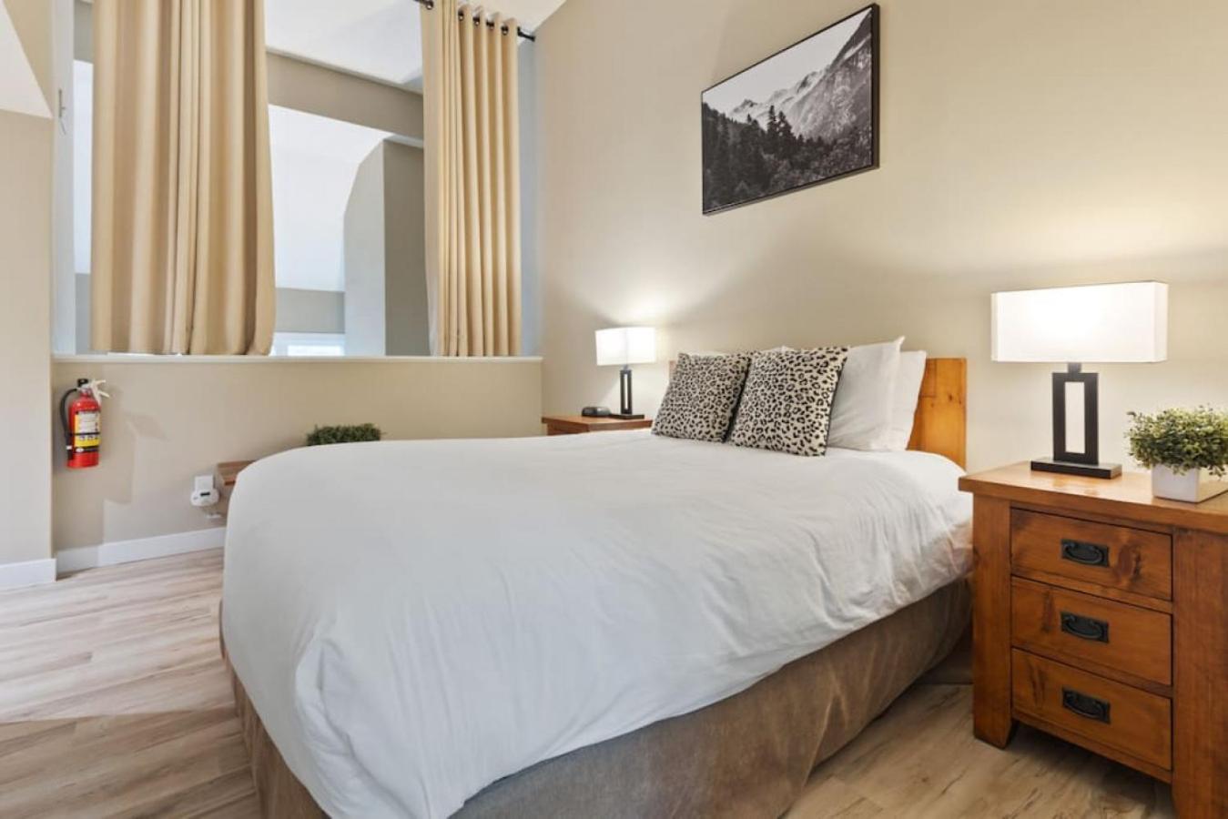 4 Bedrm Blue Mtn Condo w Sauna on Golf Course