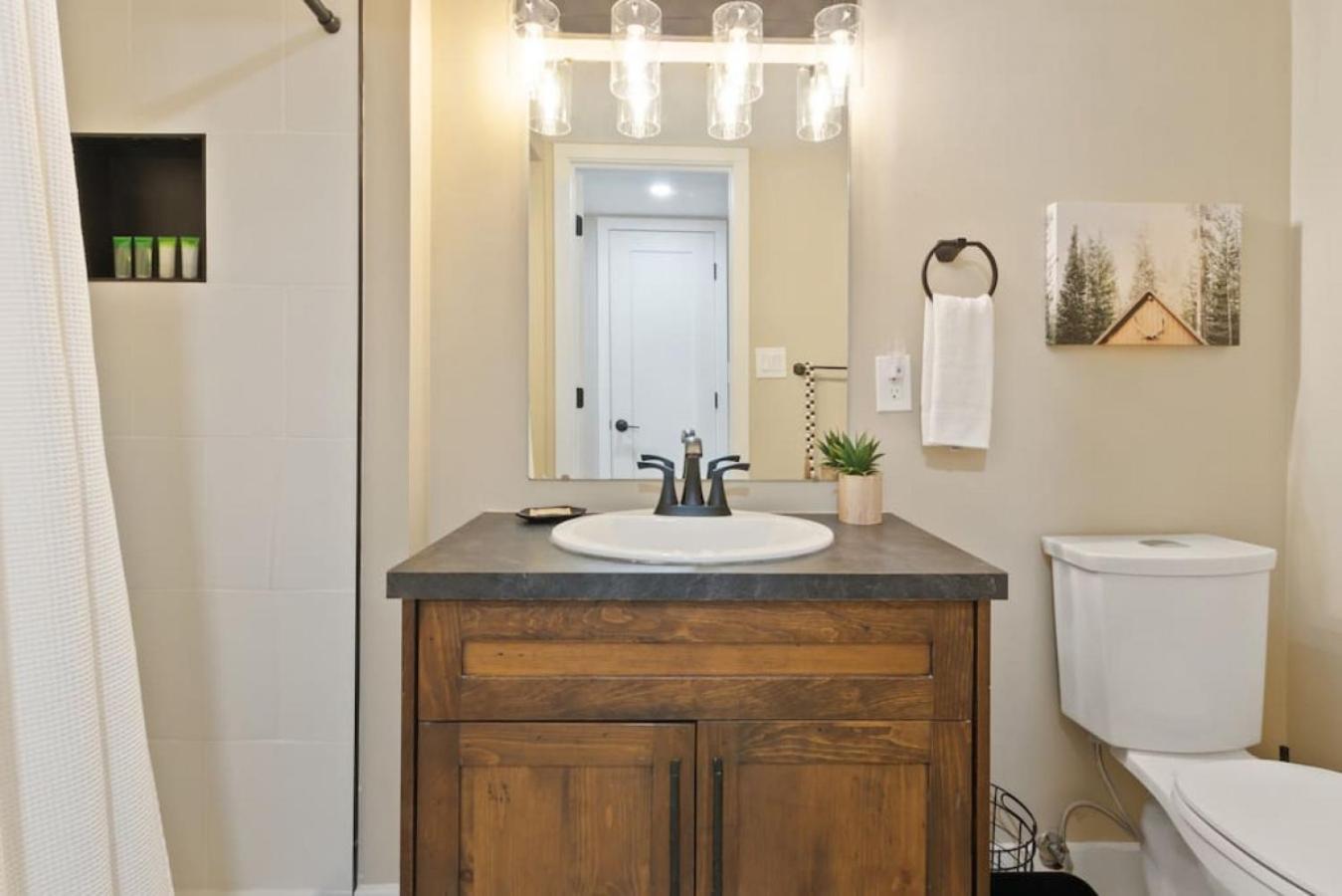 4 Bedrm Blue Mtn Condo w Sauna on Golf Course