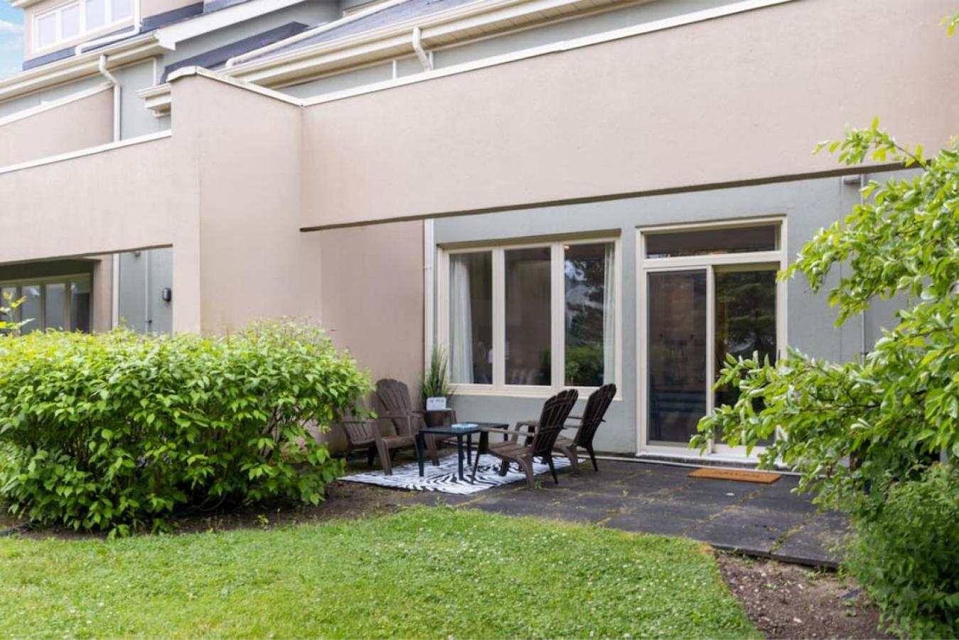4 Bedrm Blue Mtn Condo w Sauna on Golf Course