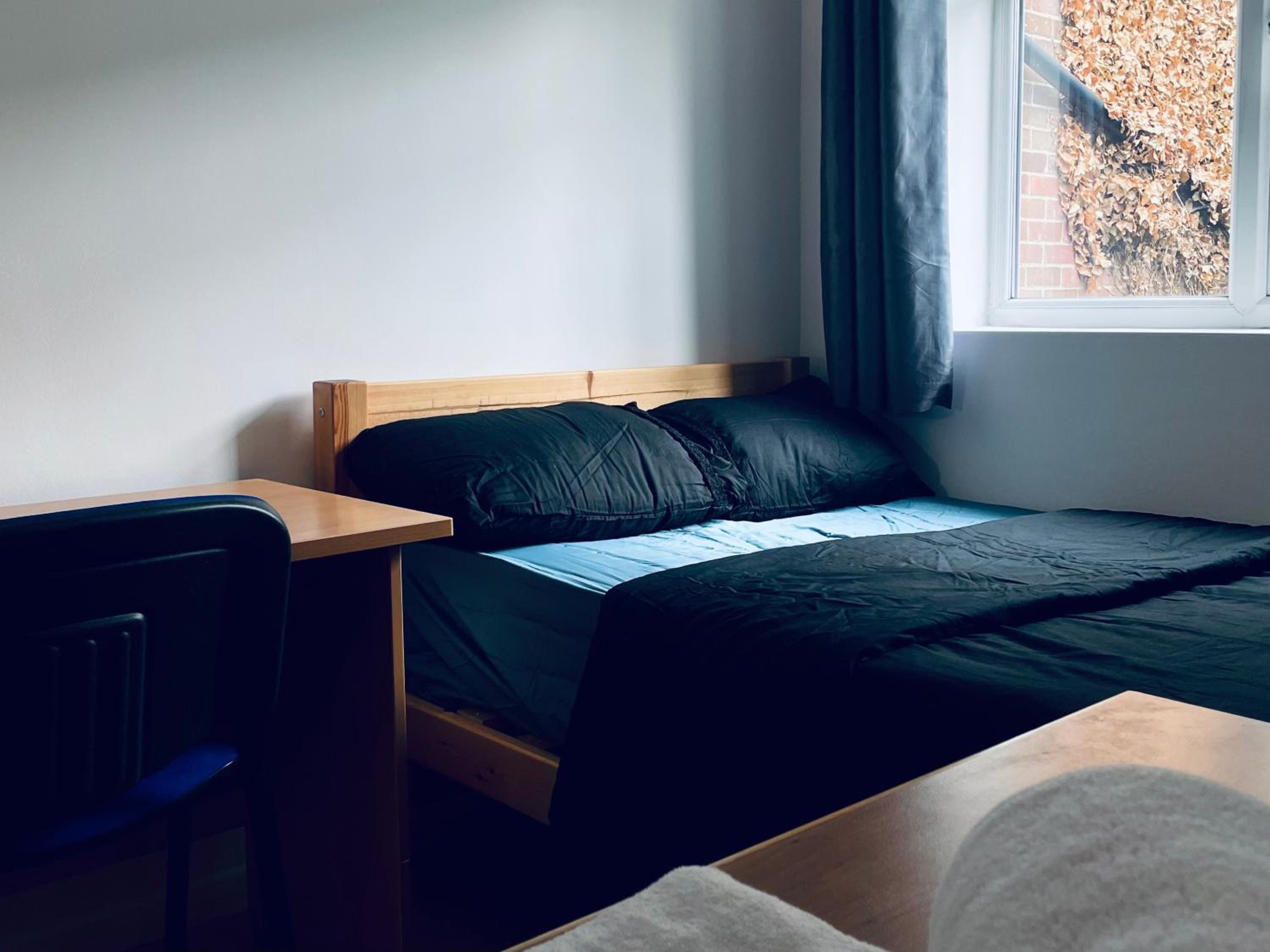 Entire Flat, Canterbury Centre - Free Parking view 4