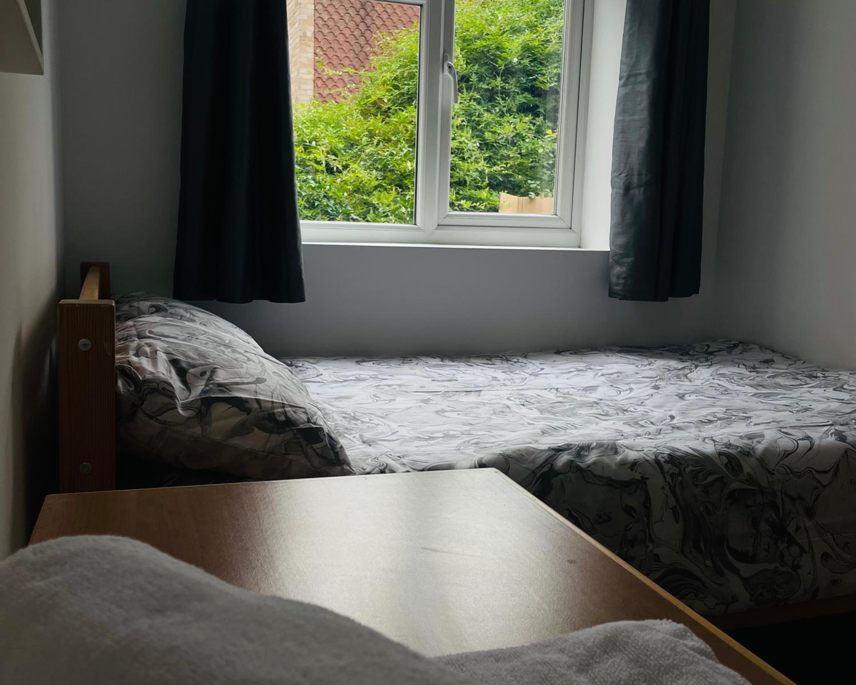 Entire Flat, Canterbury Centre - Free Parking view 3