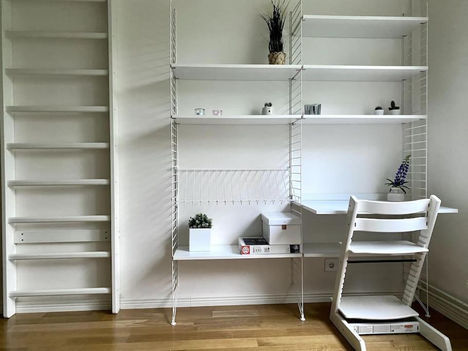 2 br apartment w/ balcony, wifi, parking view 5