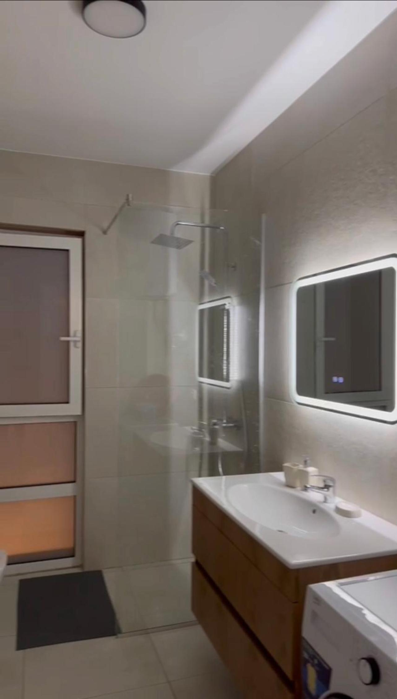 EME APARTMENTS - Kompleksi San Pietro, Gjiri i Lalzit