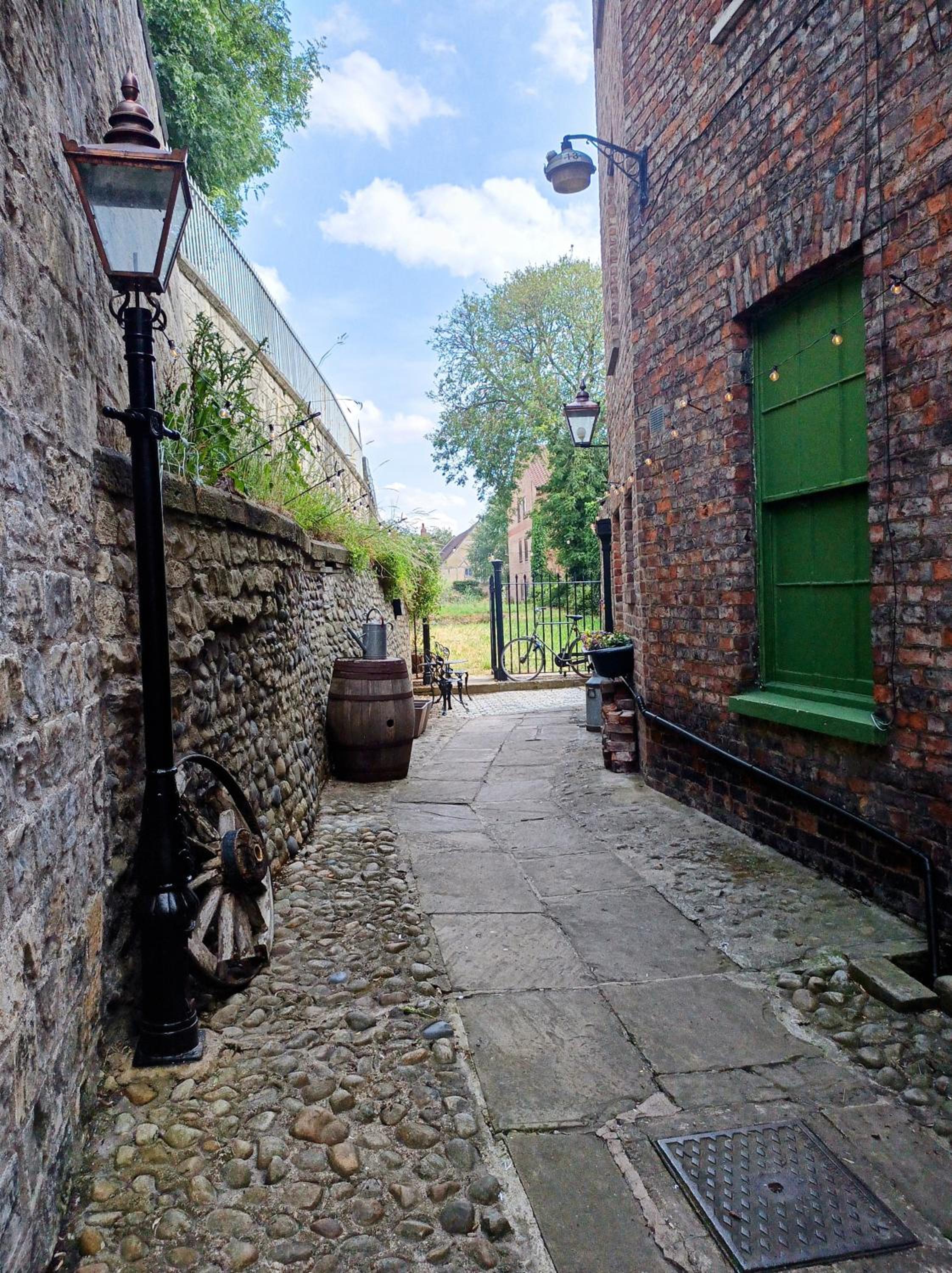 Crookback House