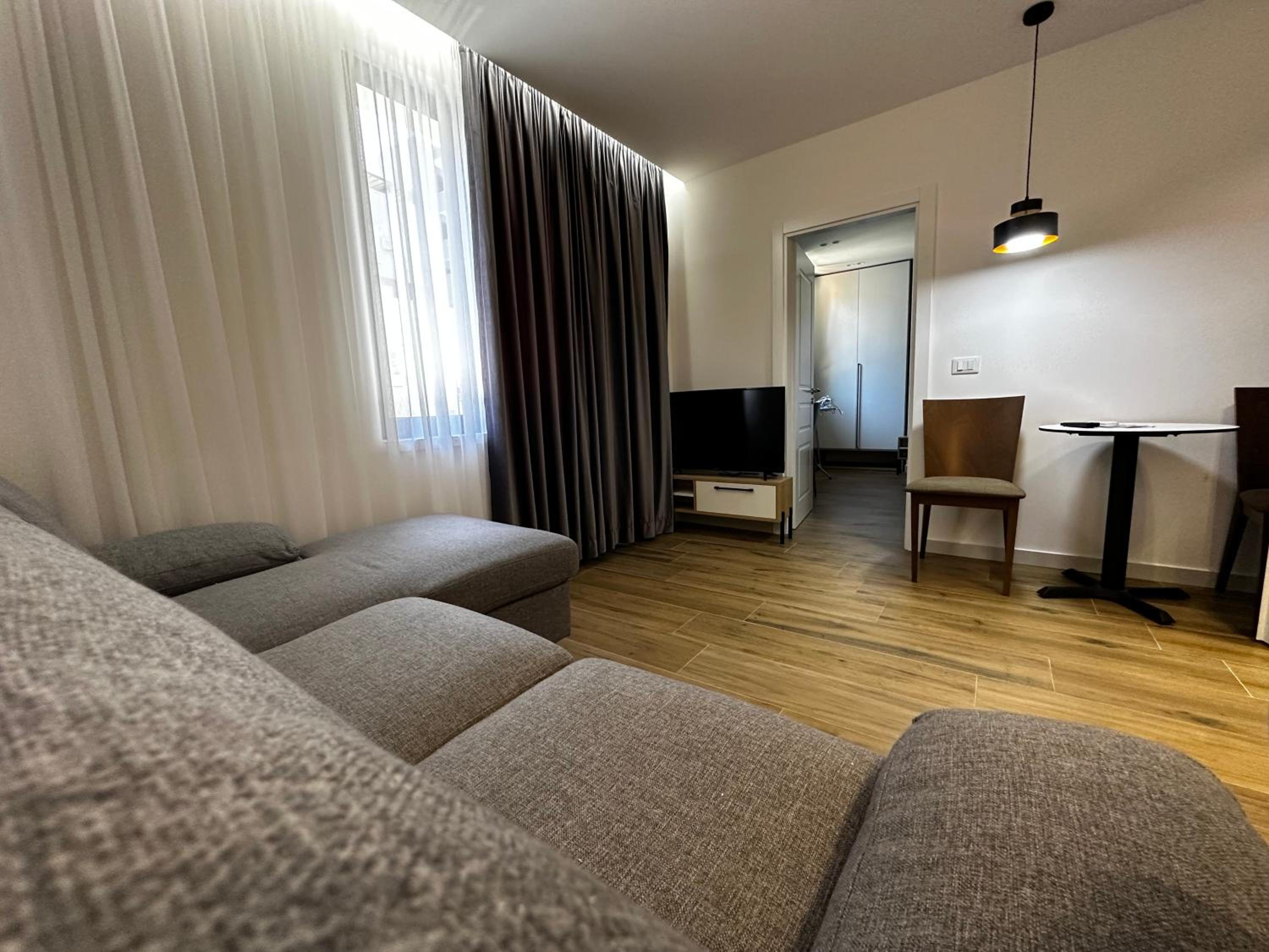 Alvi Apartment