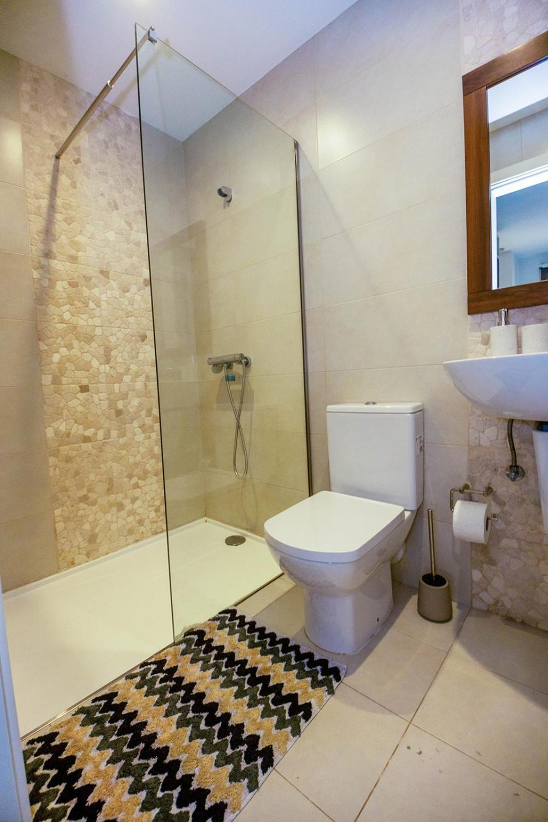 Spacious studio apartment Sliema view 3