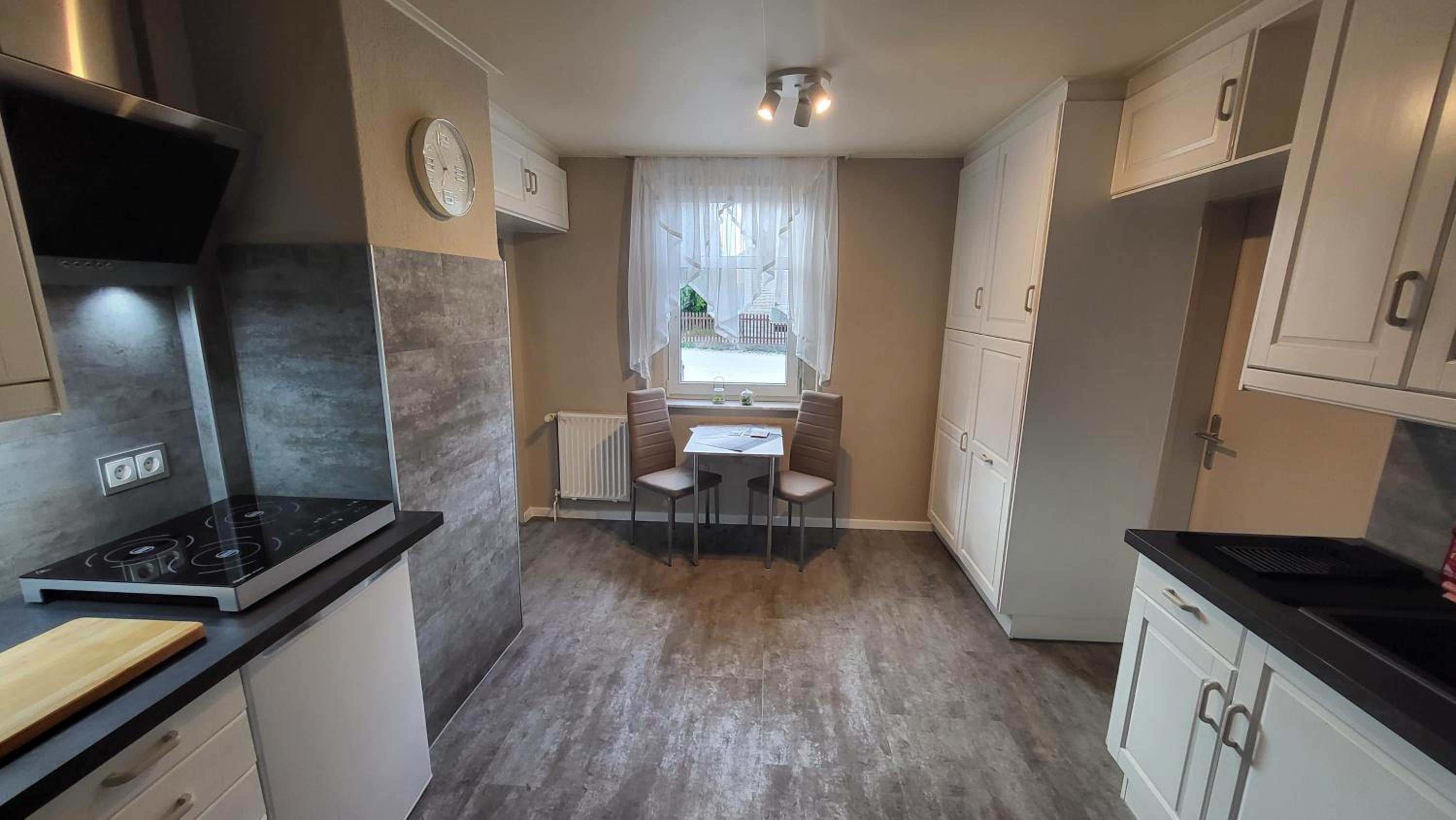 Apartments am Saalebogen mit Gartenterrasse, Grillkamin und freie Parkplätze