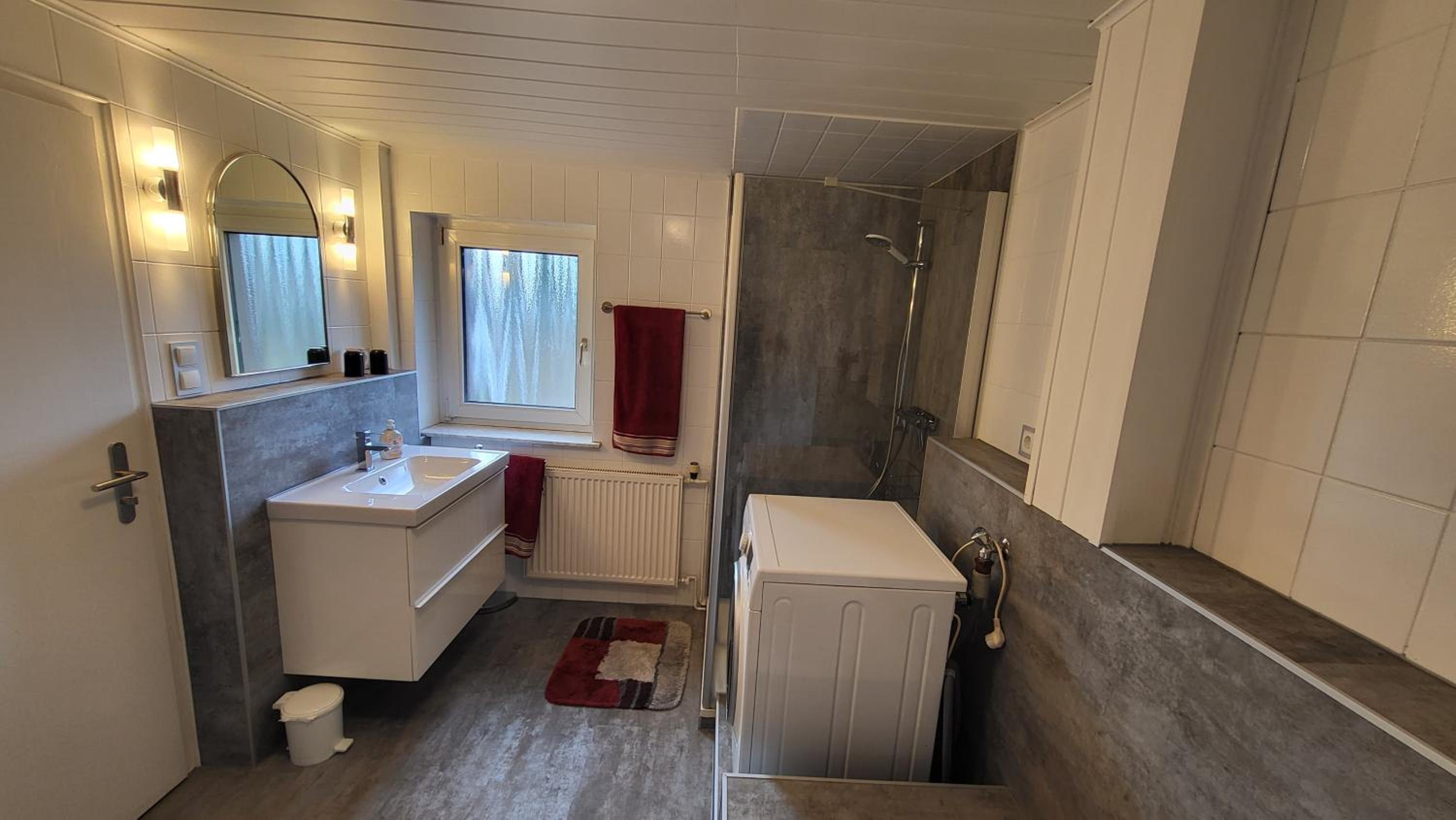 Apartments am Saalebogen mit Gartenterrasse, Grillkamin und freie Parkplätze
