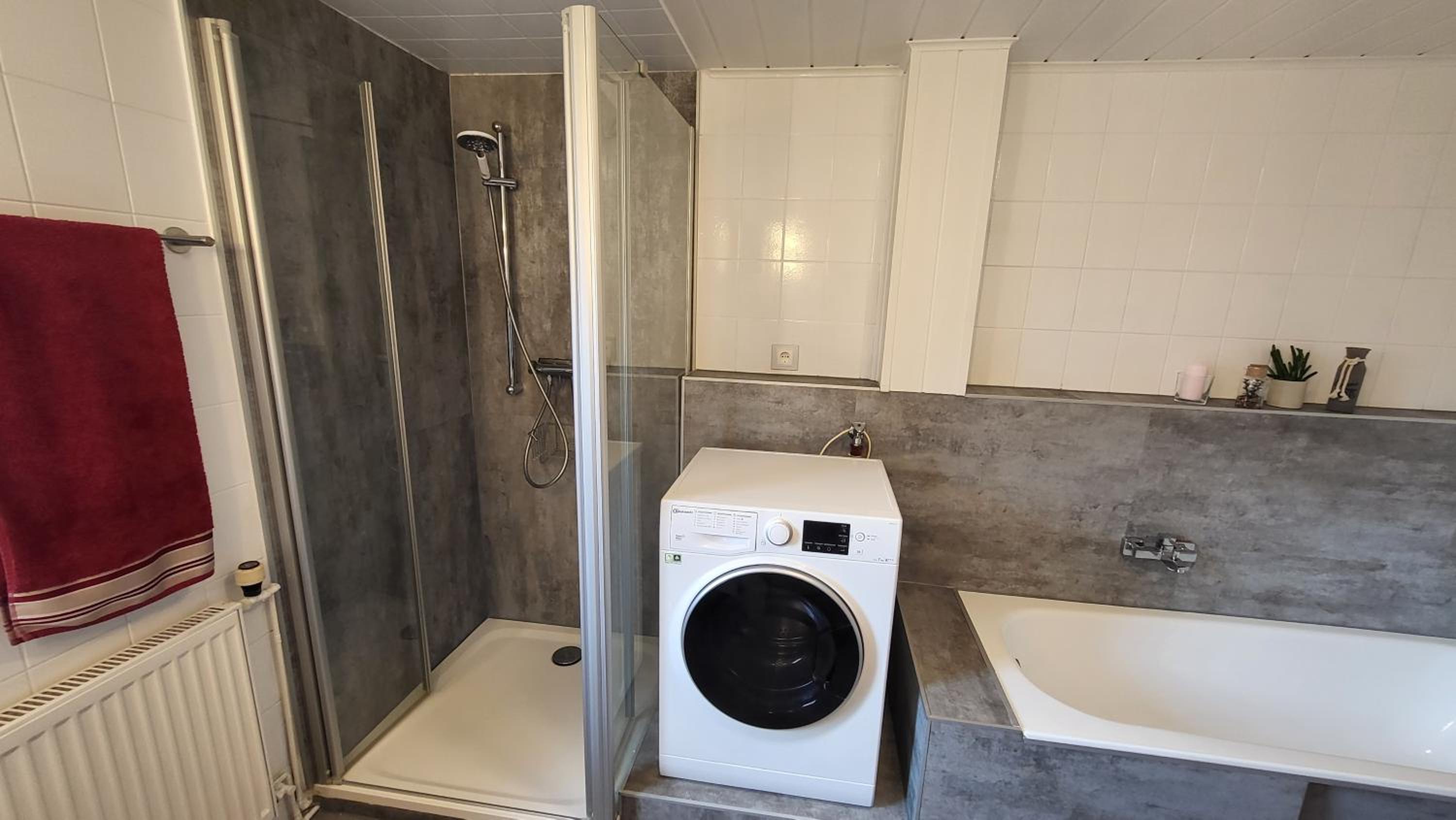 Apartments am Saalebogen mit Gartenterrasse, Grillkamin und freie Parkplätze