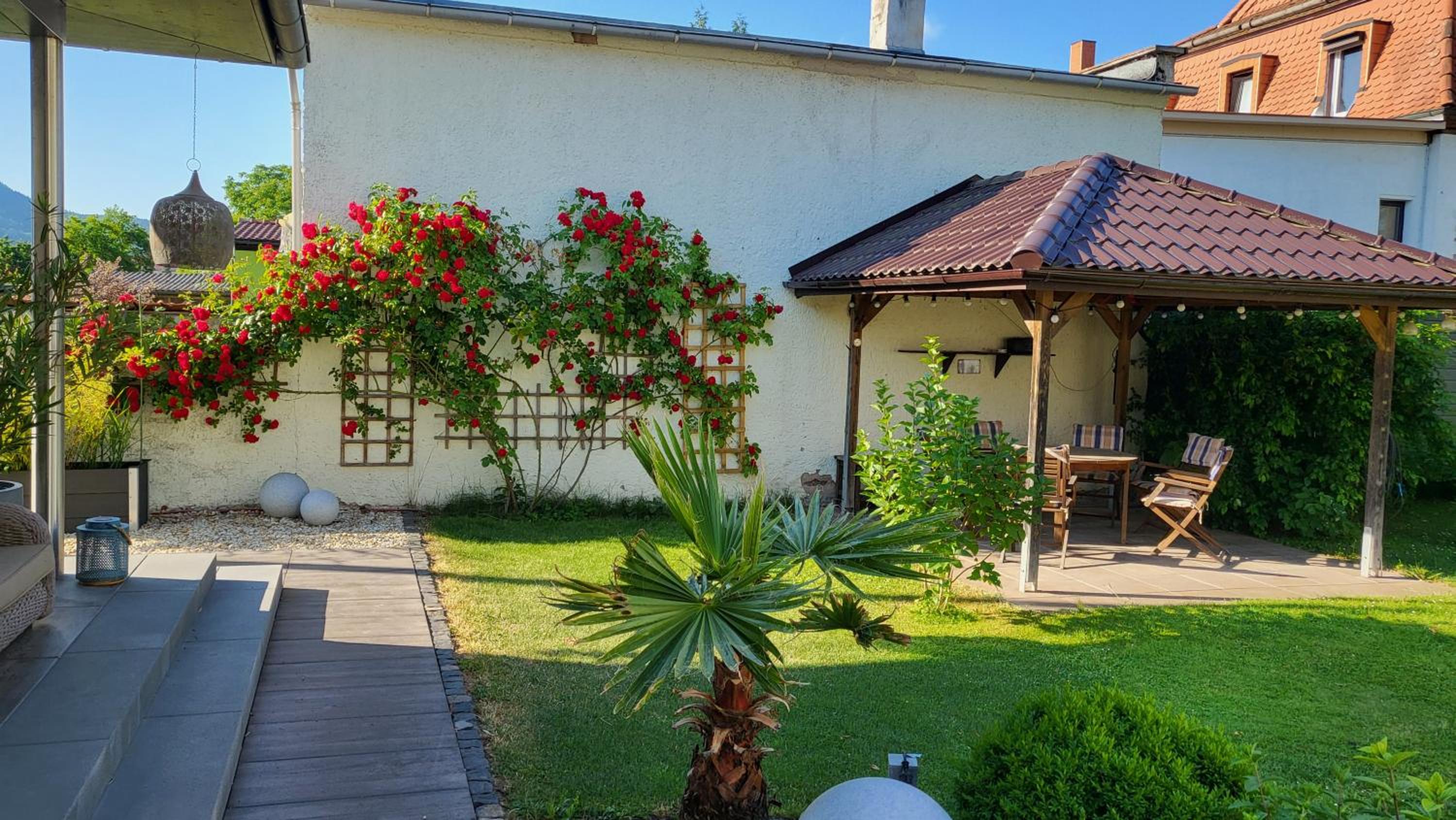 Apartments am Saalebogen mit Gartenterrasse, Grillkamin und freie Parkplätze
