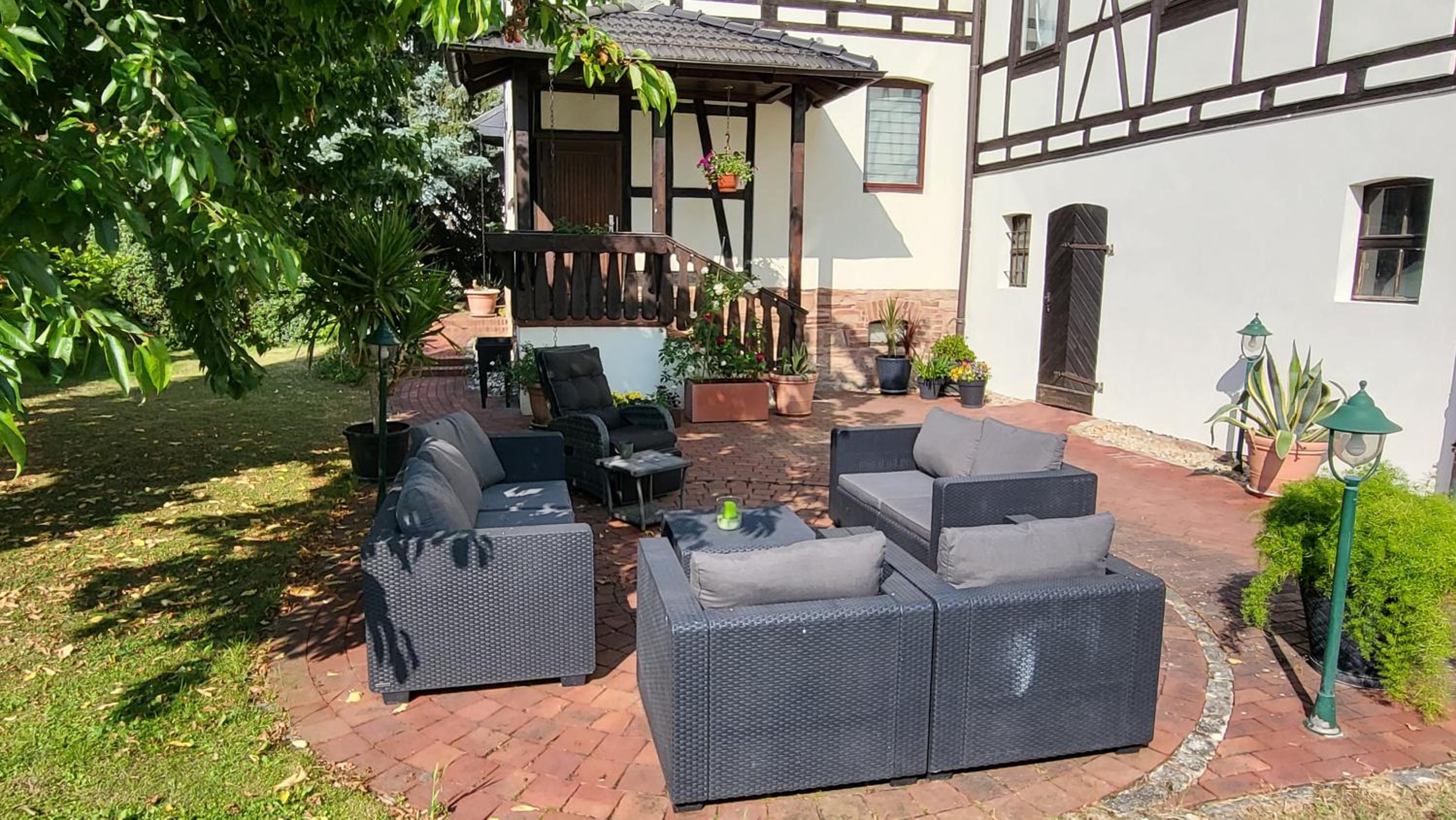 Apartments am Saalebogen mit Gartenterrasse, Grillkamin und freie Parkplätze