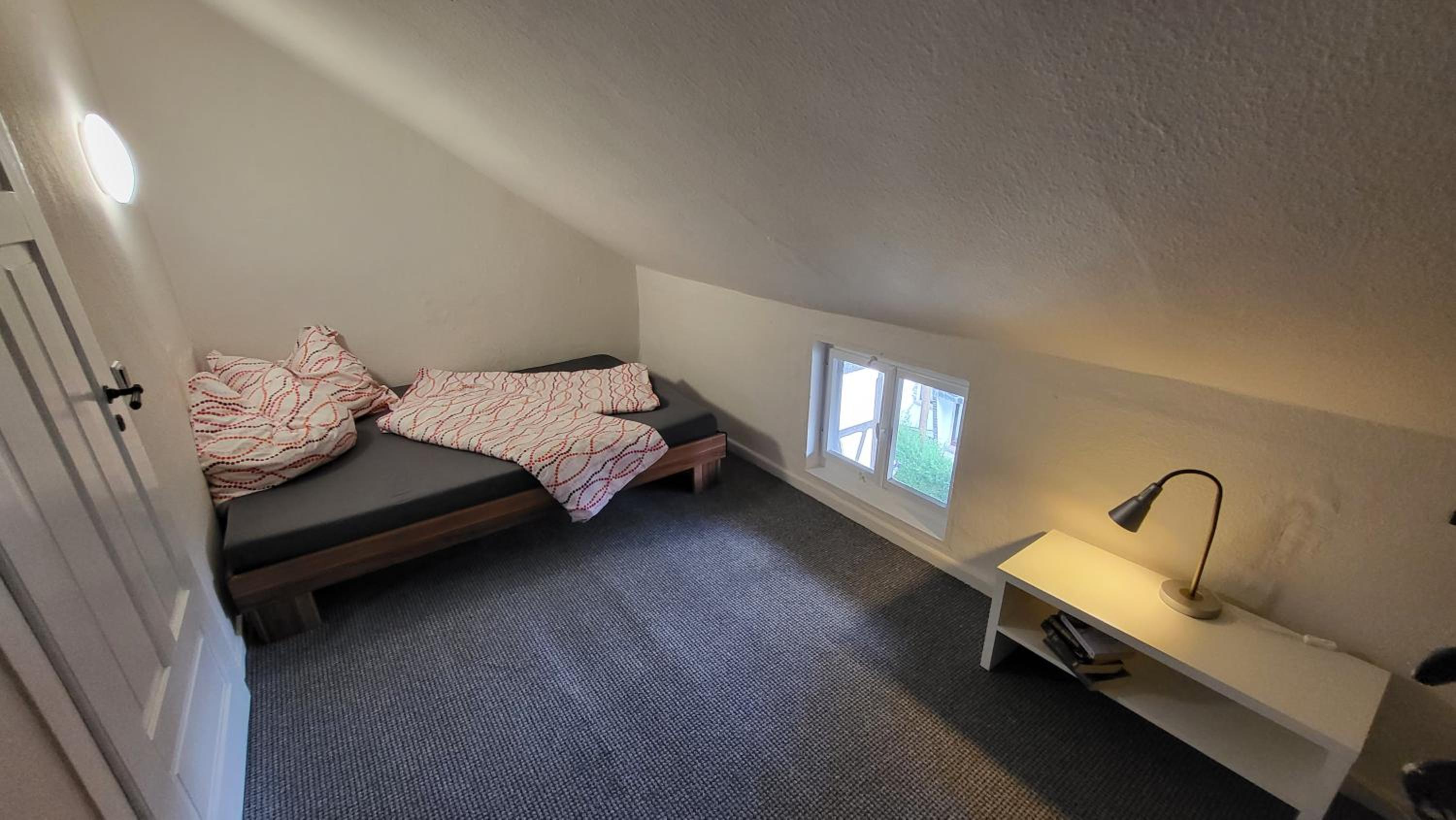 Apartments am Saalebogen mit Gartenterrasse, Grillkamin und freie Parkplätze