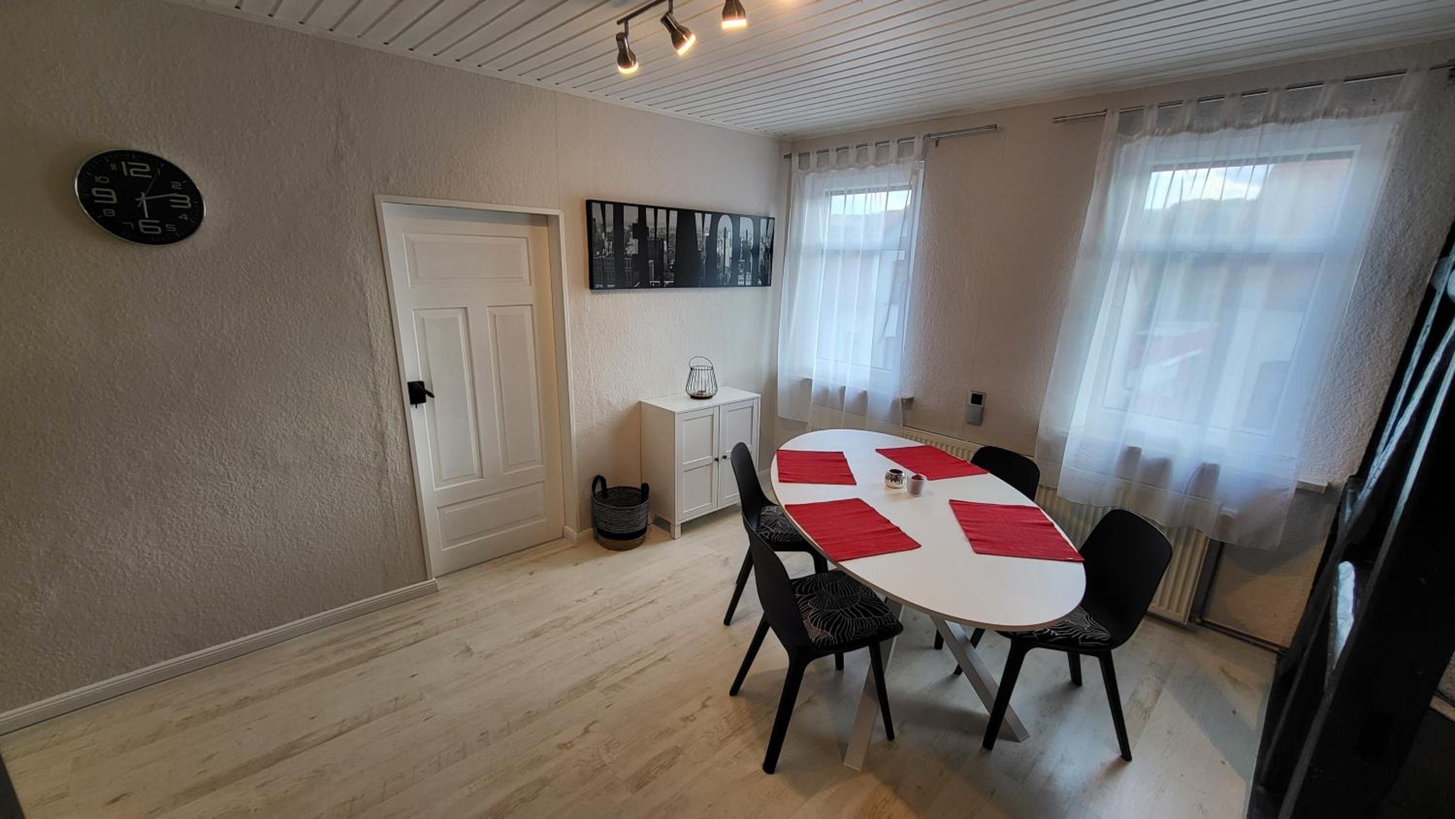 Apartments am Saalebogen mit Gartenterrasse, Grillkamin und freie Parkplätze
