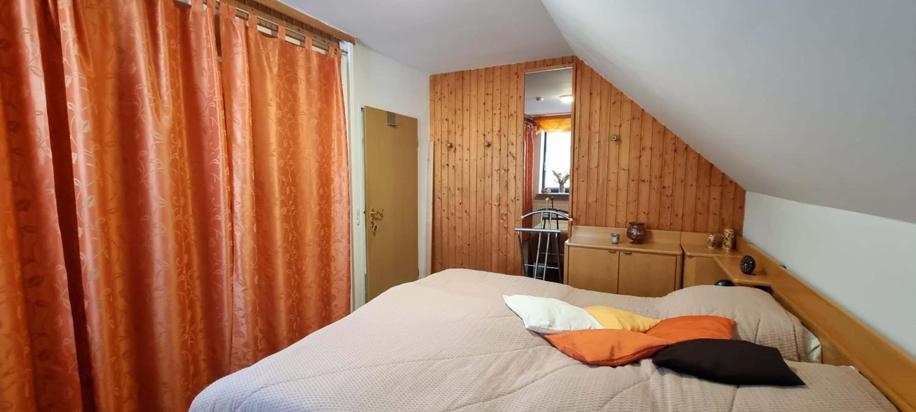IQBAL-Hütte (die Moorperle)