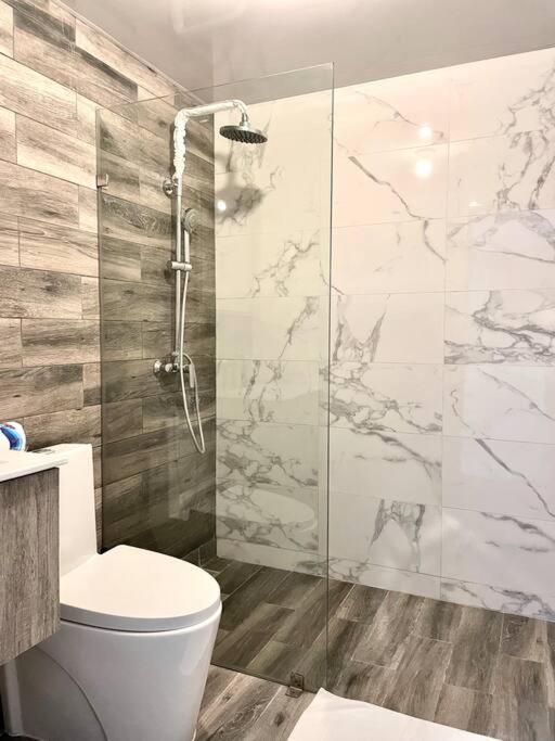 Luxury 1 BDR , Rooftop POOL, Gym, in Downtown D2 view 2