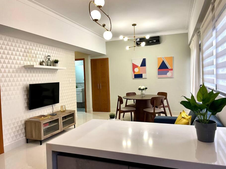 Luxury 1 BDR , Rooftop POOL, Gym, in Downtown D2 view 3