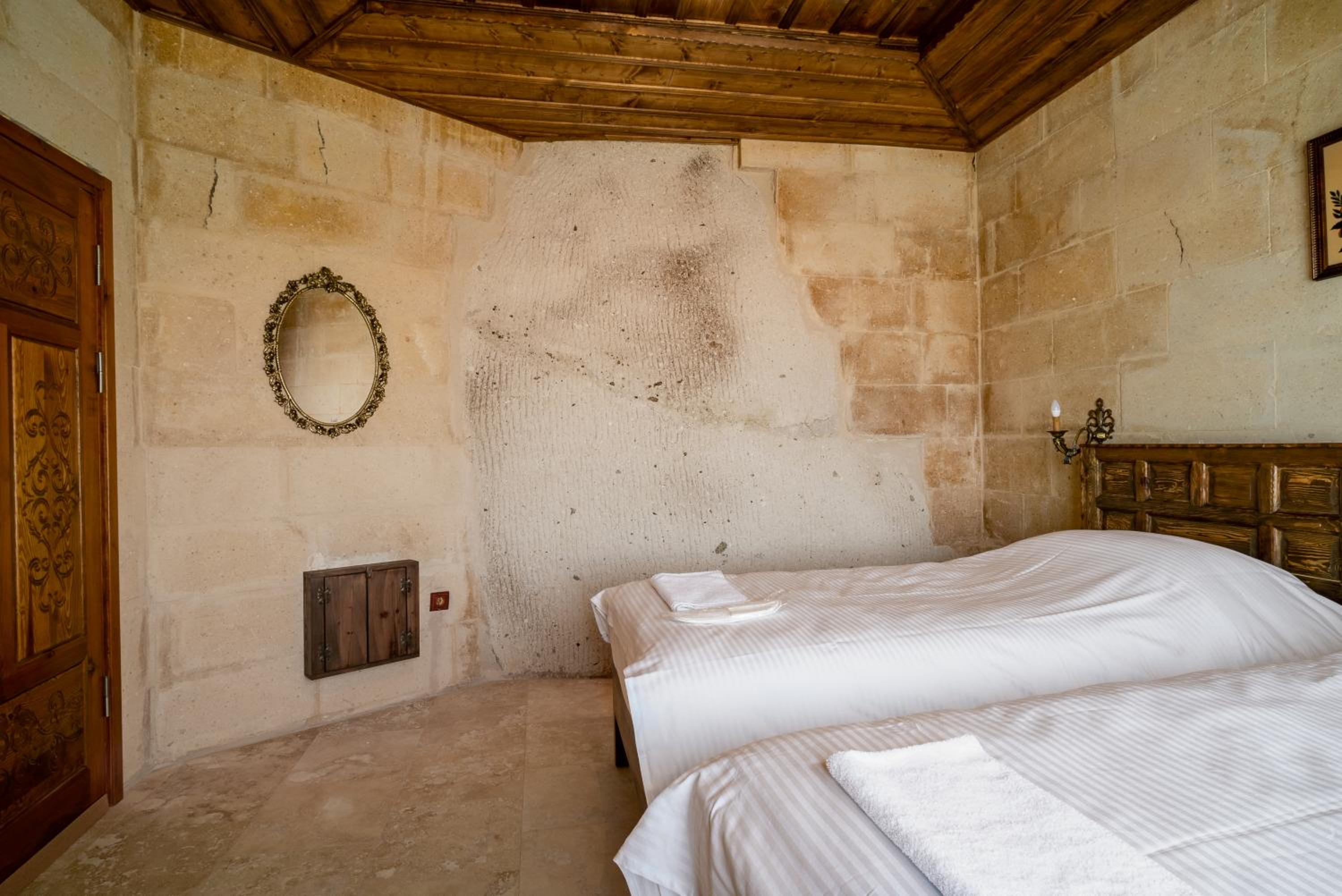 Cappadocia inans Cave 8