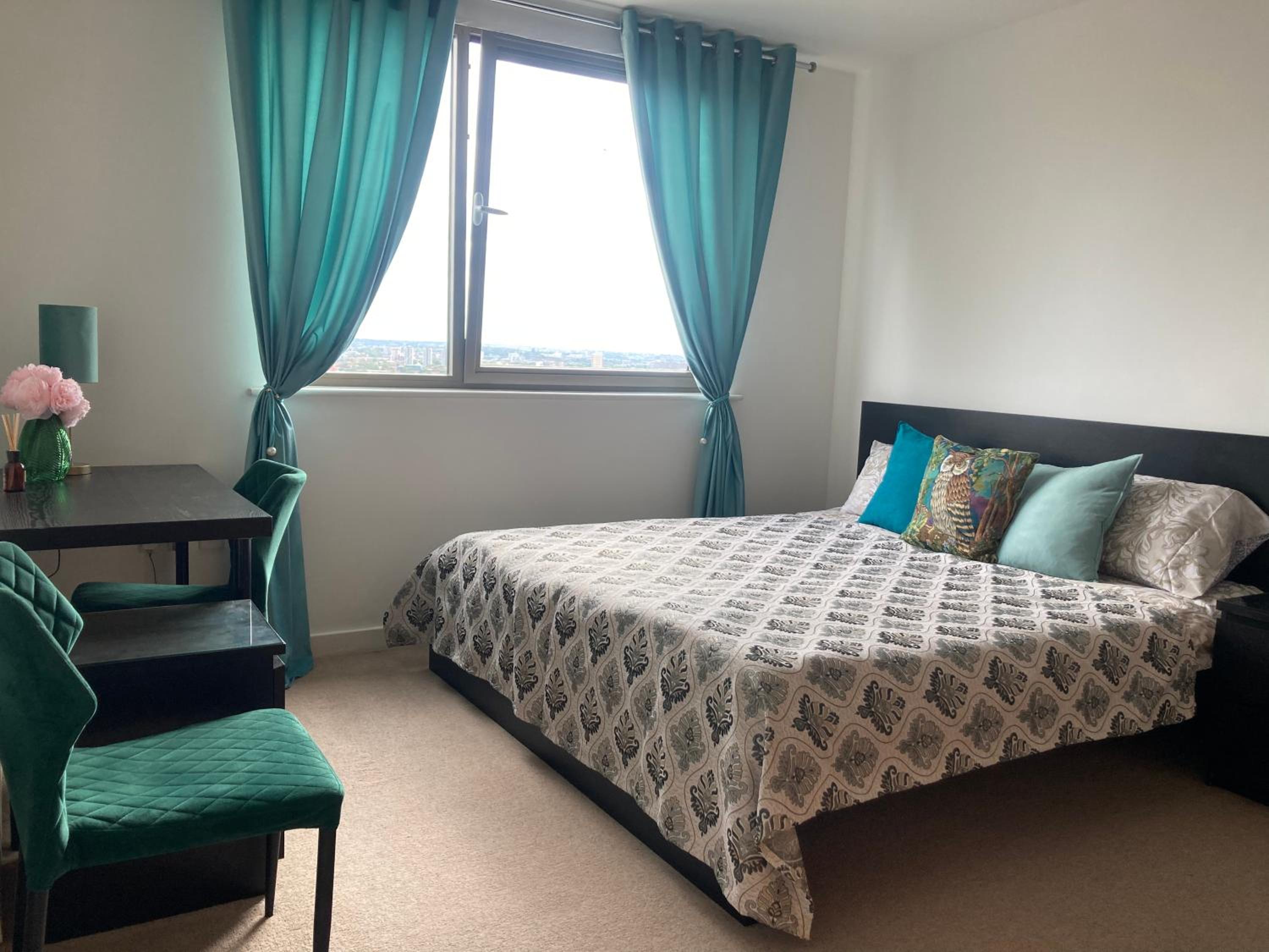 London City View Apartment, short walk to Tower Bridge, Free Parking