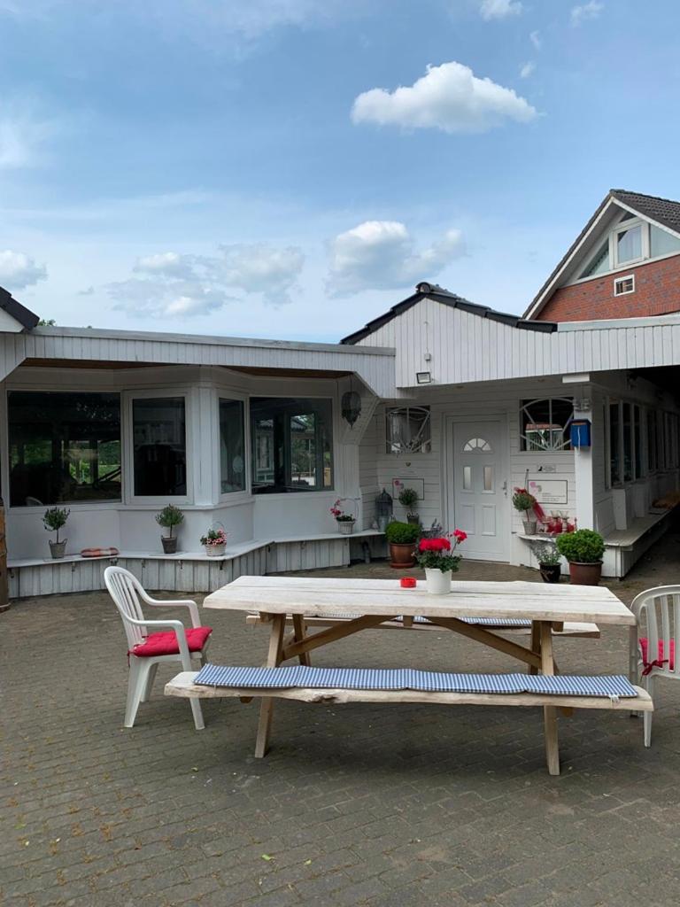 IQBAL-Hütte (die Moorperle)