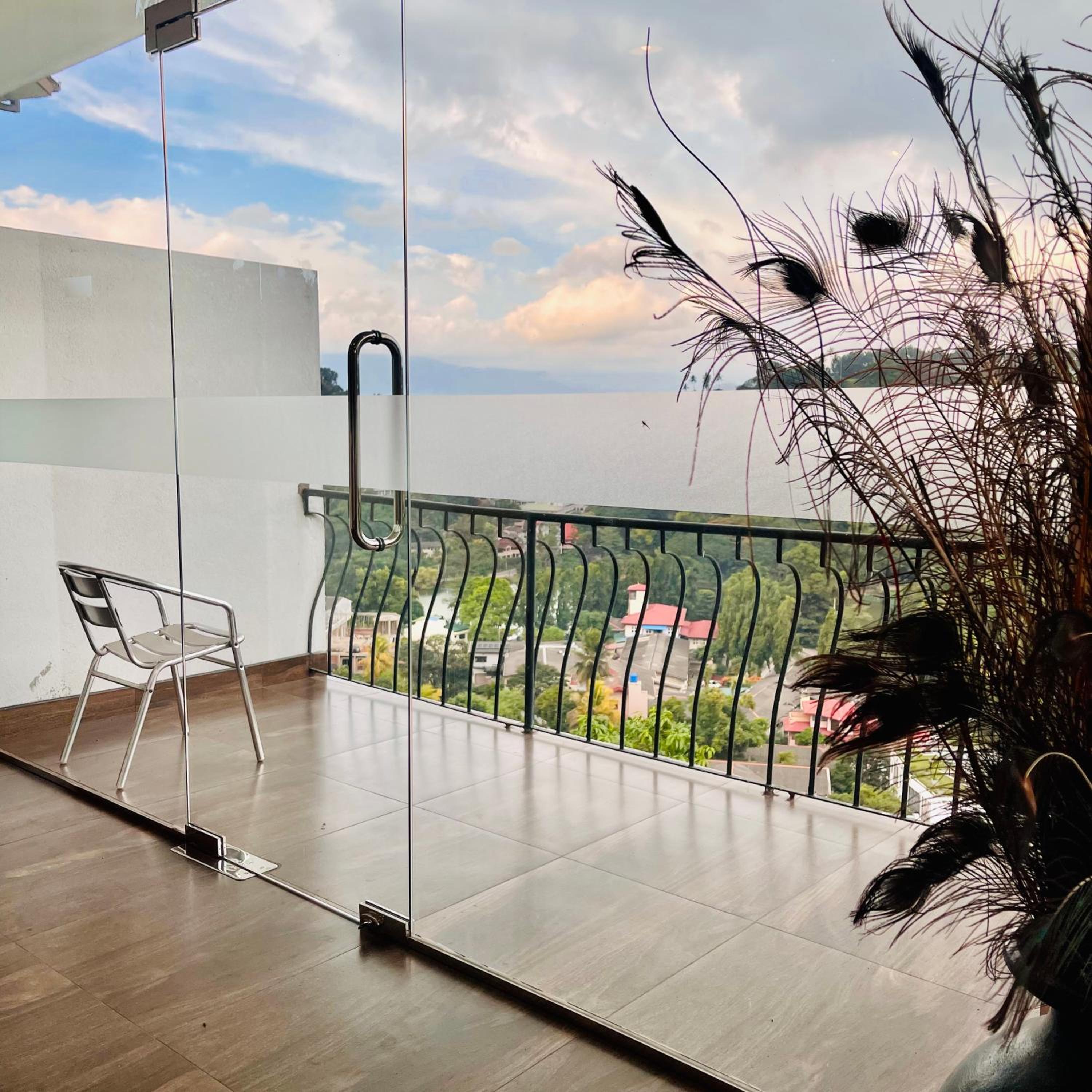 Hotel Blinkbonnie Inn - Image 1