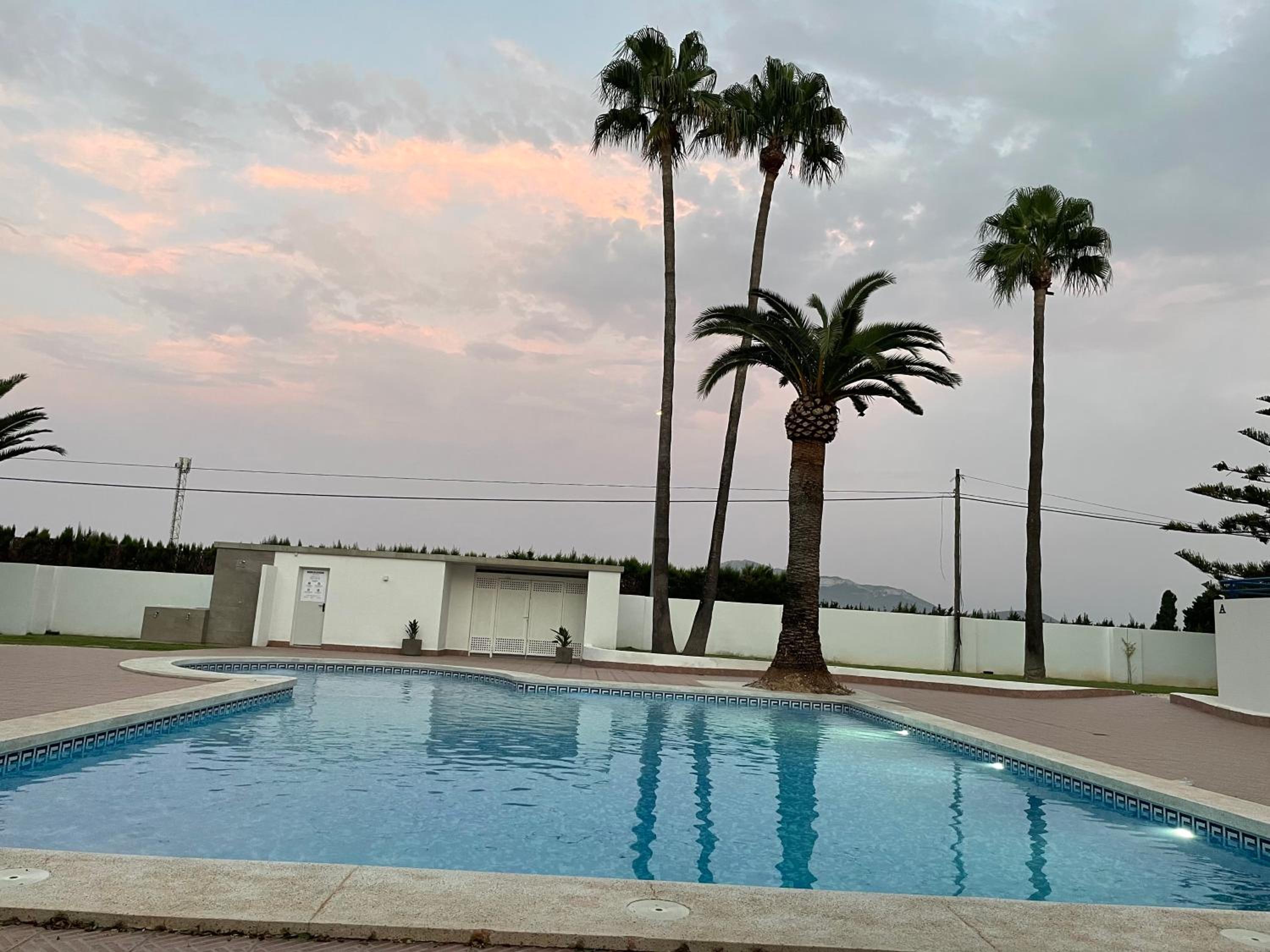 apartamento 4 personas, amplias terrazas y 2OO mt de la playa view 5