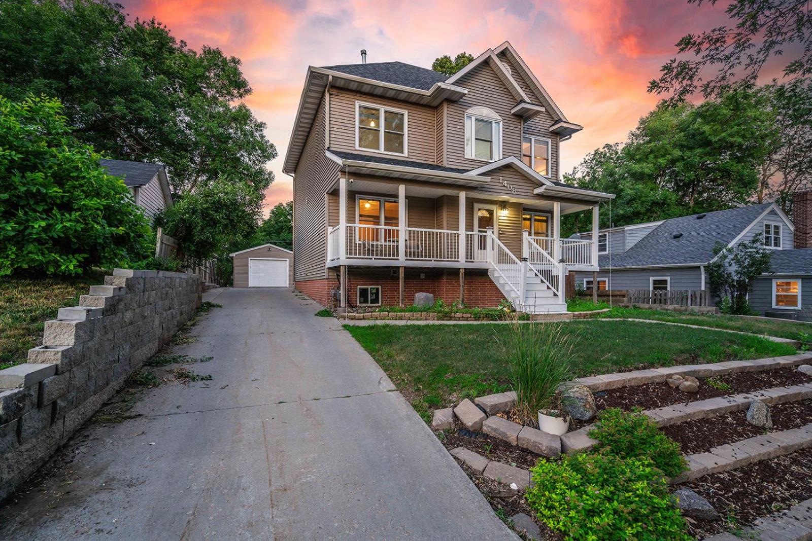 Hotel Grand Palace - Image 1