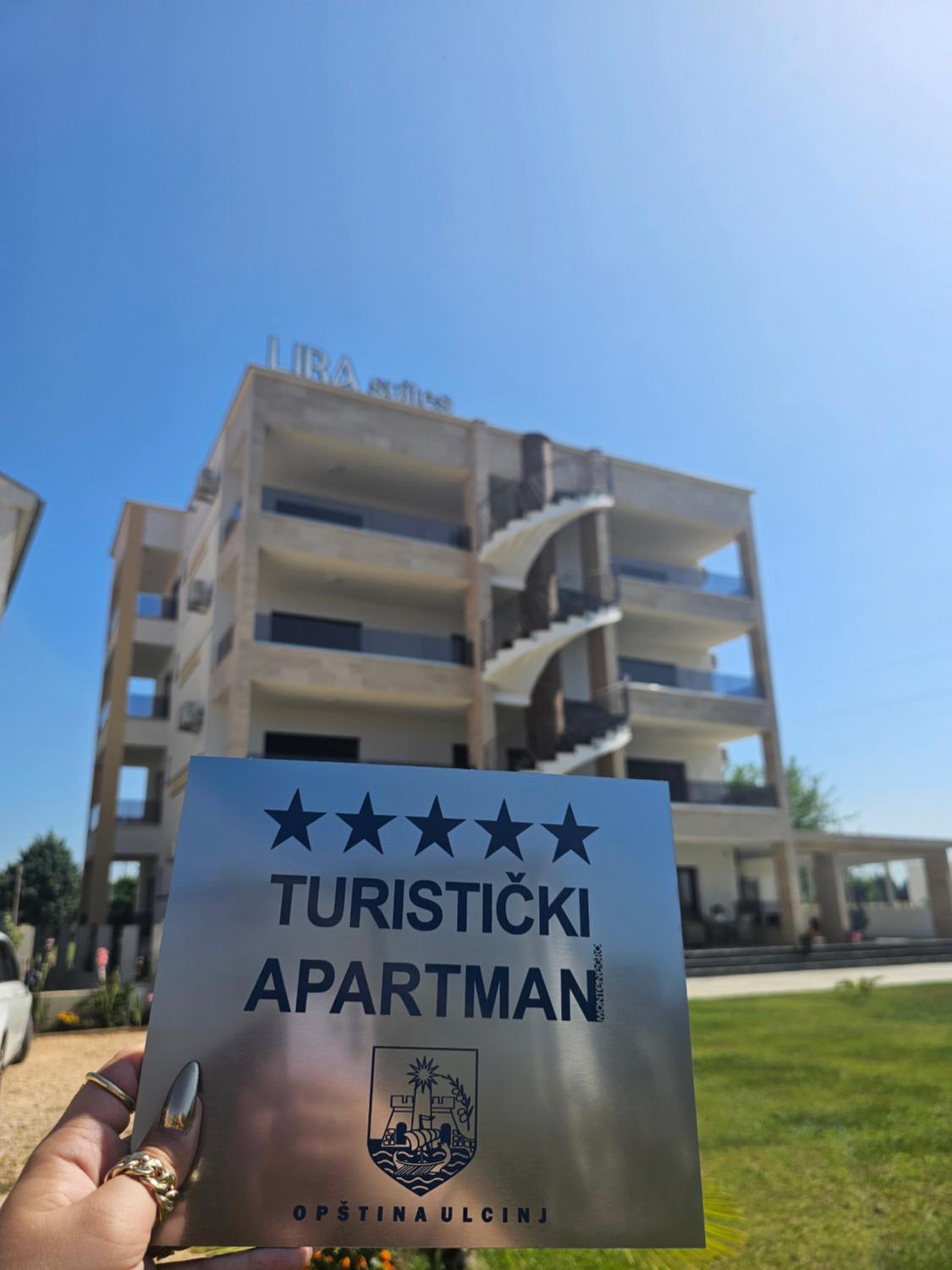 Lira Suites