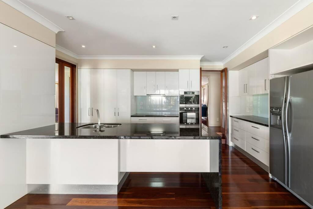 Amazing acreage style living